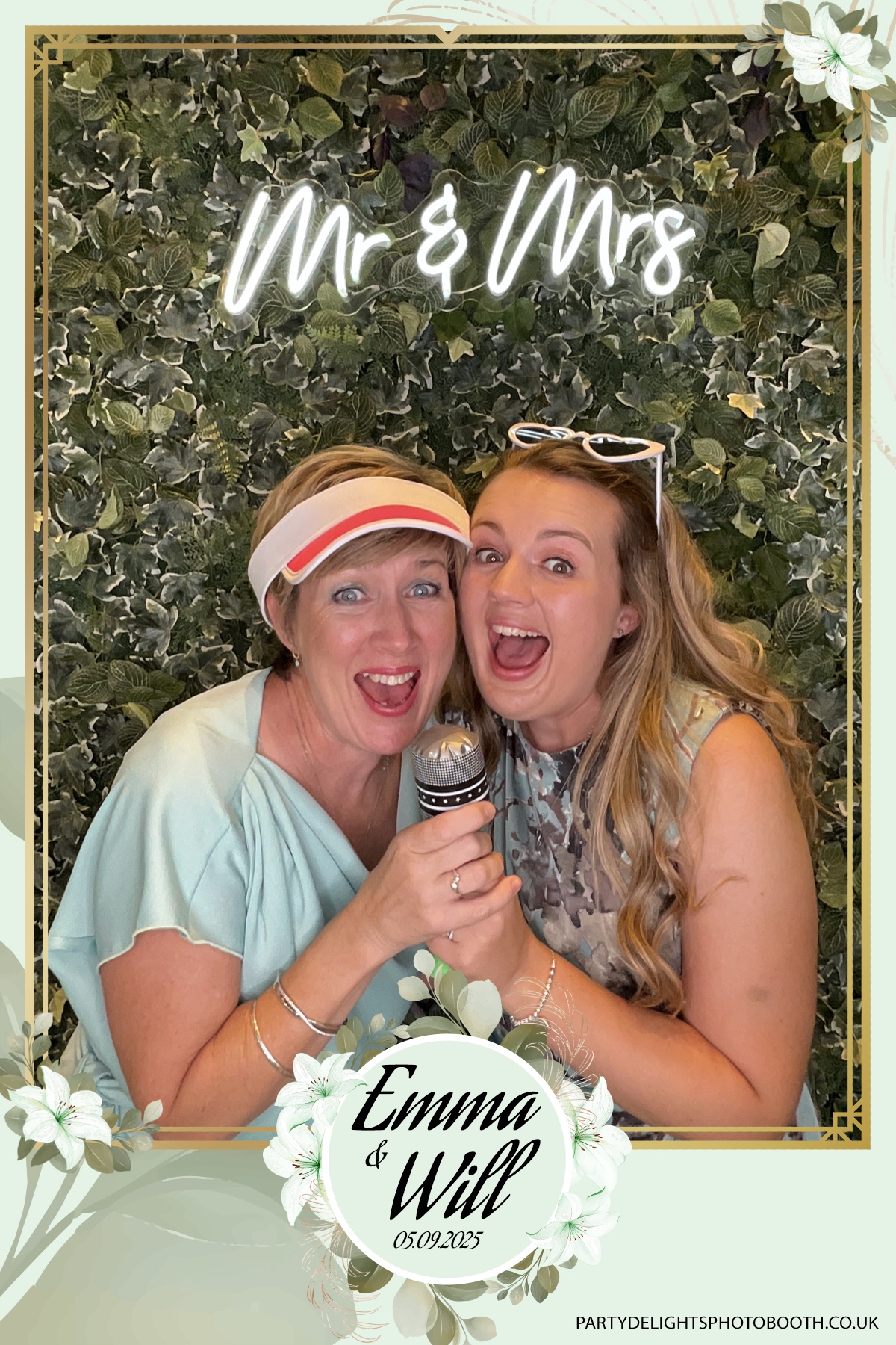 Will & Emma’s Wedding | View more photos from the event at gallery.partydelightsphotobooth.co.uk/u/PartyDelightsPhotoBooth/Will-Emma’s-Wedding