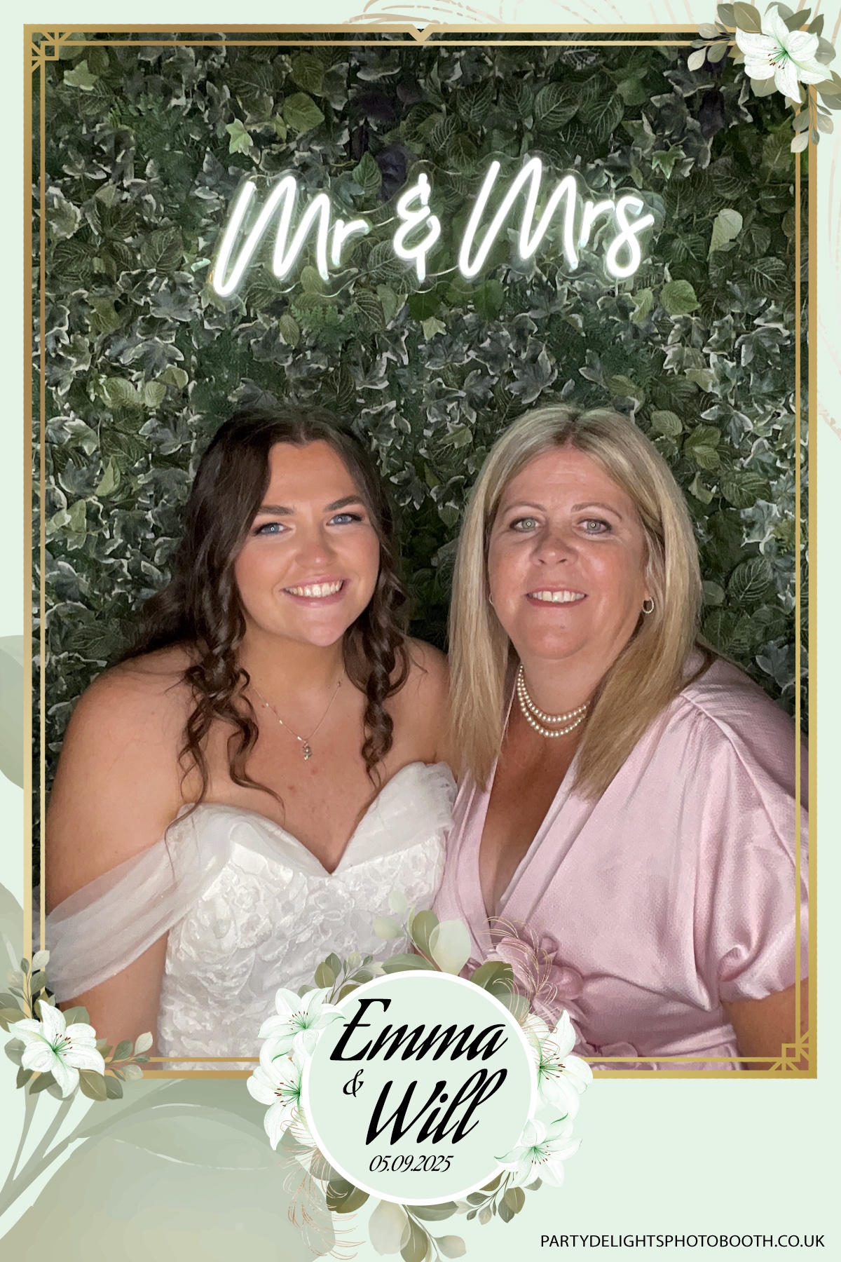 Will & Emma’s Wedding | View more photos from the event at gallery.partydelightsphotobooth.co.uk/u/PartyDelightsPhotoBooth/Will-Emma’s-Wedding