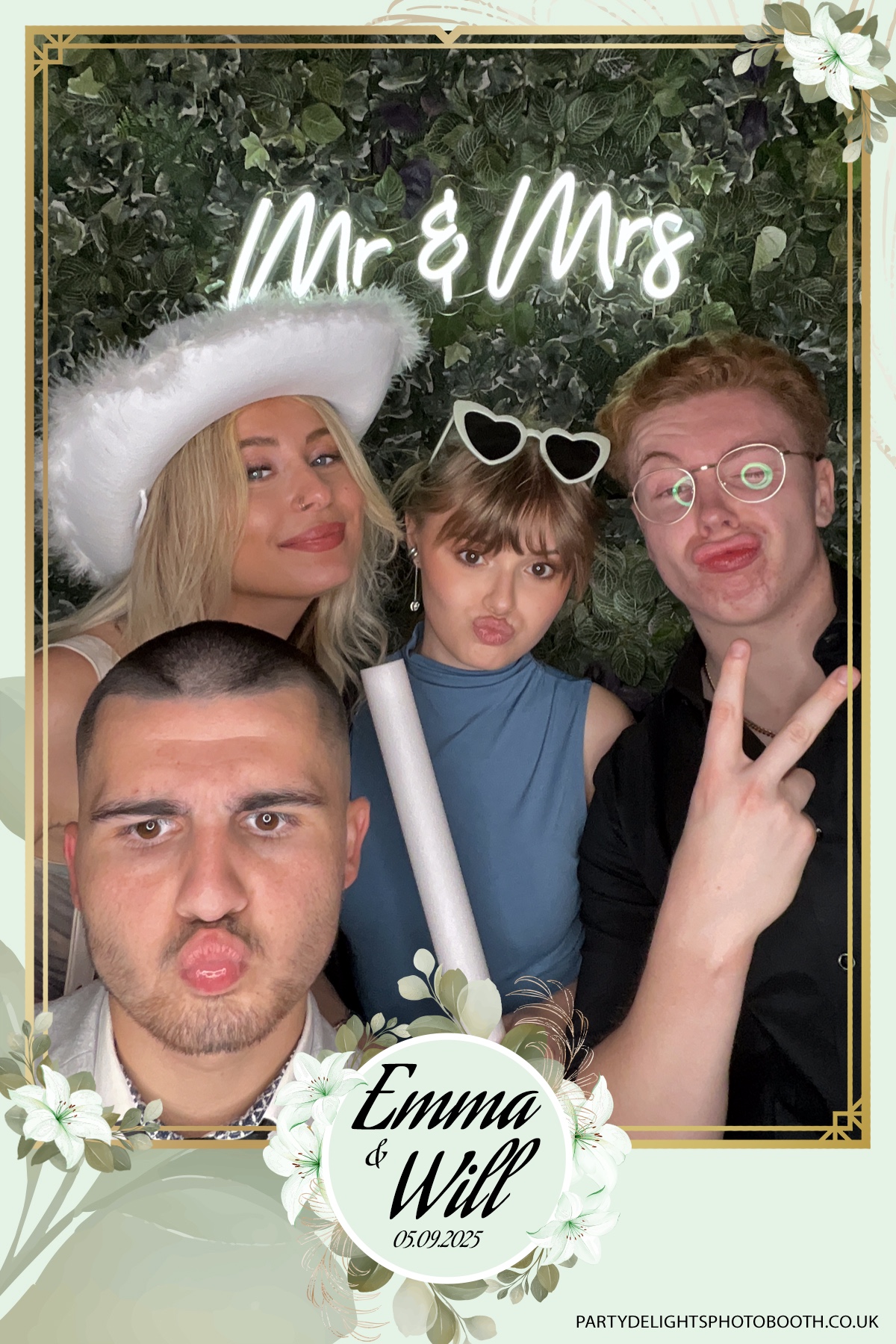 Will & Emma’s Wedding | View more photos from the event at gallery.partydelightsphotobooth.co.uk/u/PartyDelightsPhotoBooth/Will-Emma’s-Wedding