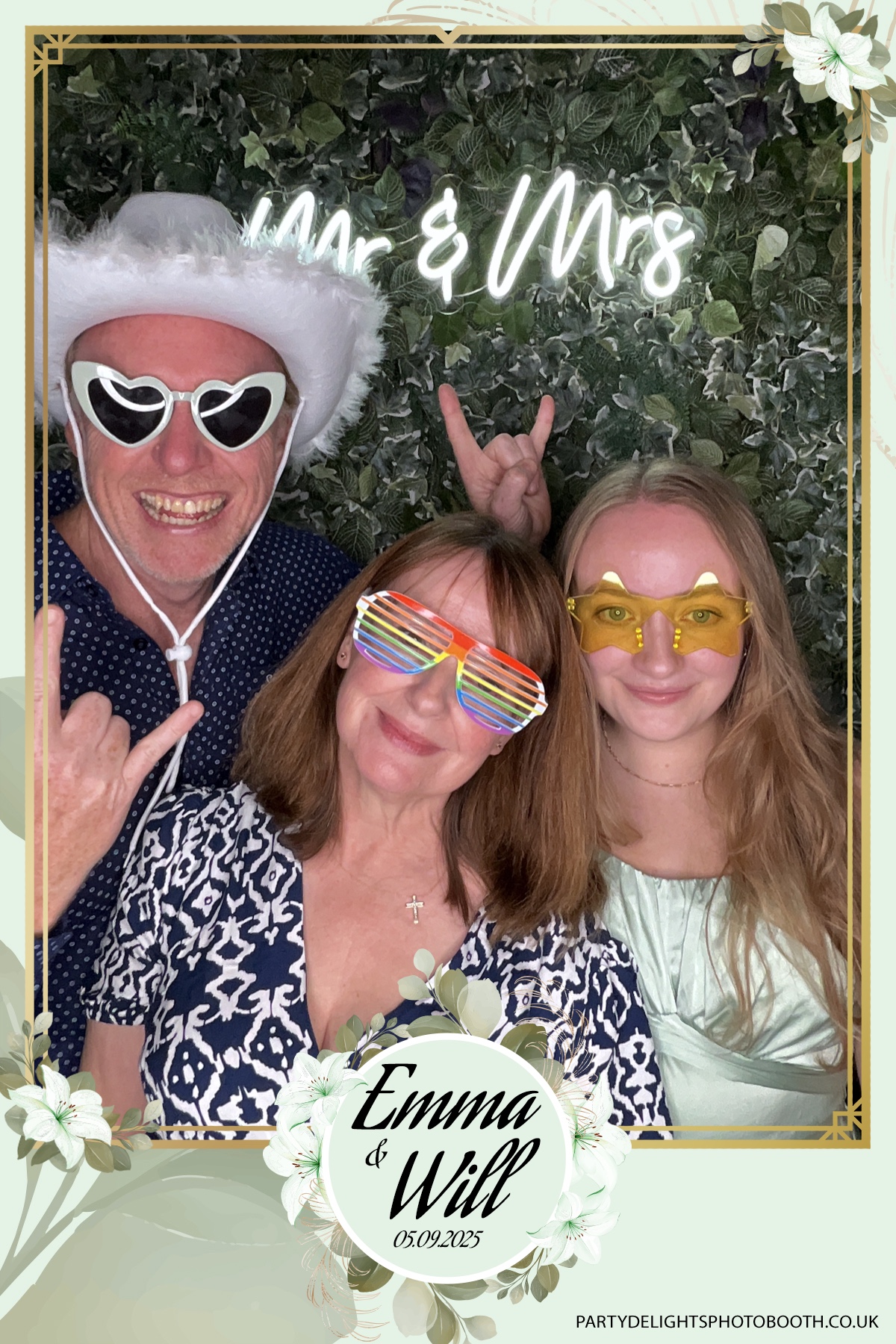 Will & Emma’s Wedding | View more photos from the event at gallery.partydelightsphotobooth.co.uk/u/PartyDelightsPhotoBooth/Will-Emma’s-Wedding