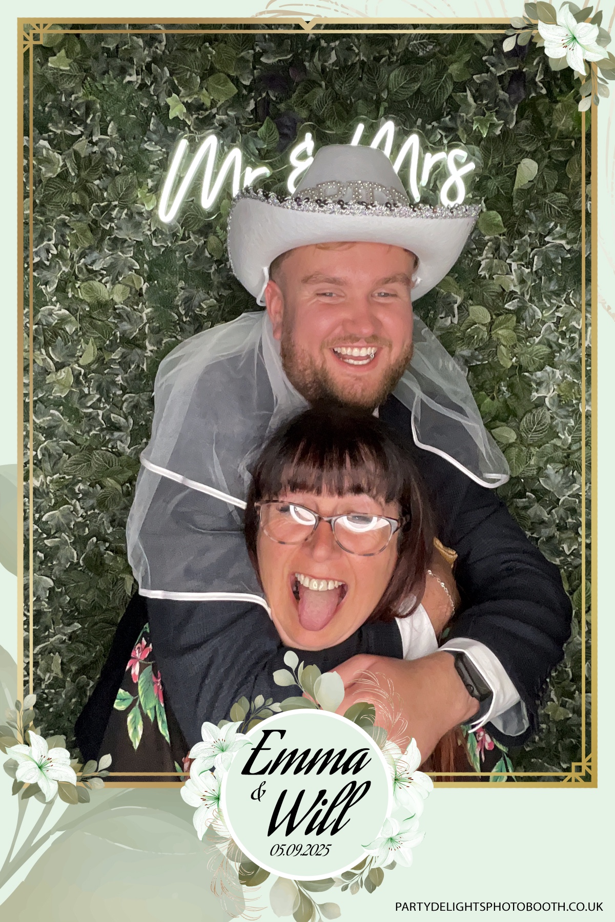 Will & Emma’s Wedding | View more photos from the event at gallery.partydelightsphotobooth.co.uk/u/PartyDelightsPhotoBooth/Will-Emma’s-Wedding