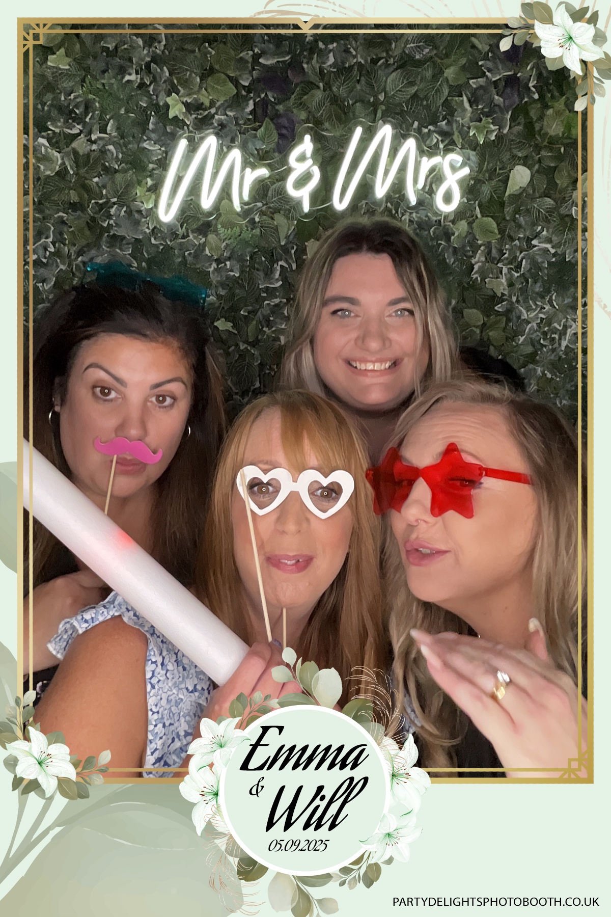 Will & Emma’s Wedding | View more photos from the event at gallery.partydelightsphotobooth.co.uk/u/PartyDelightsPhotoBooth/Will-Emma’s-Wedding