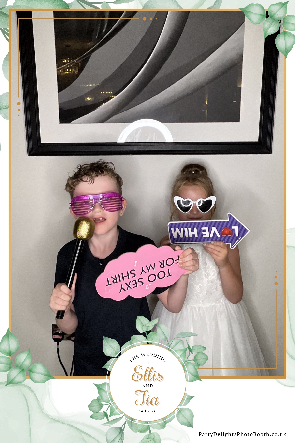 Ellis and Tias wedding | View more photos from the event at gallery.partydelightsphotobooth.co.uk/u/PartyDelightsPhotoBooth/Ellis-and-Tias-wedding