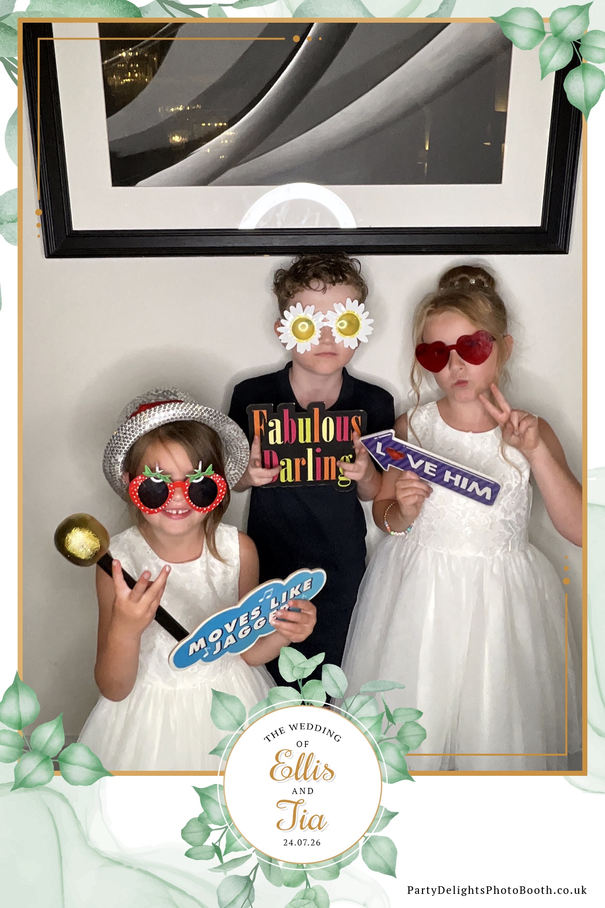 Ellis and Tias wedding | View more photos from the event at gallery.partydelightsphotobooth.co.uk/u/PartyDelightsPhotoBooth/Ellis-and-Tias-wedding