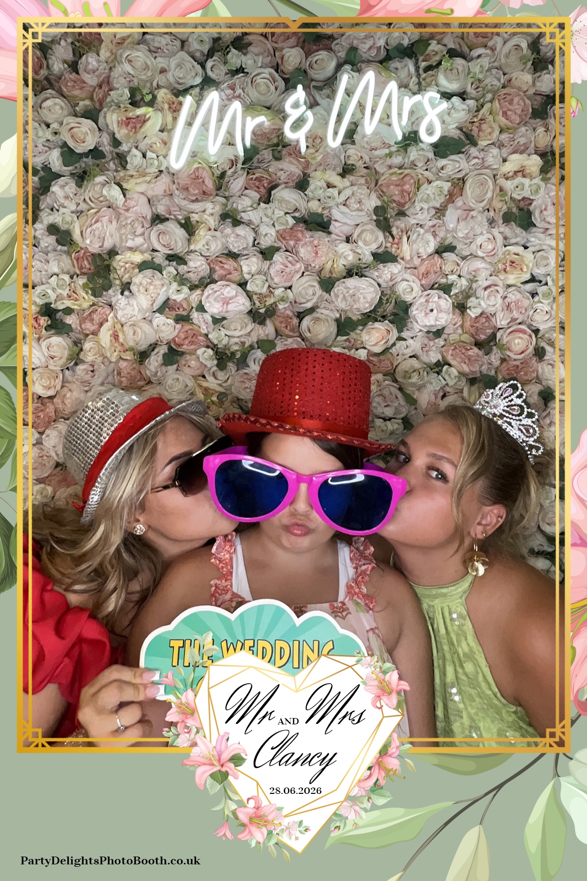 Kelly & Simon Wedding | View more photos from the event at gallery.partydelightsphotobooth.co.uk/u/PartyDelightsPhotoBooth/Kelly-Simon-Wedding