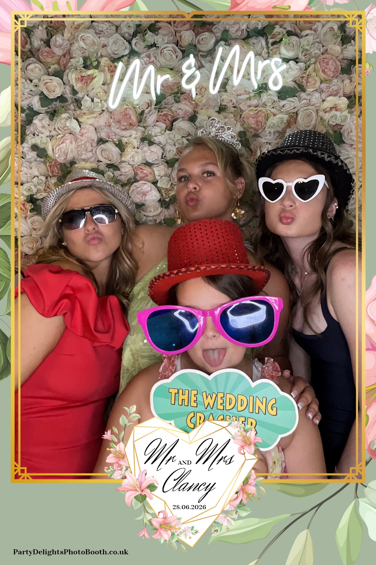 Kelly & Simon Wedding | View more photos from the event at gallery.partydelightsphotobooth.co.uk/u/PartyDelightsPhotoBooth/Kelly-Simon-Wedding