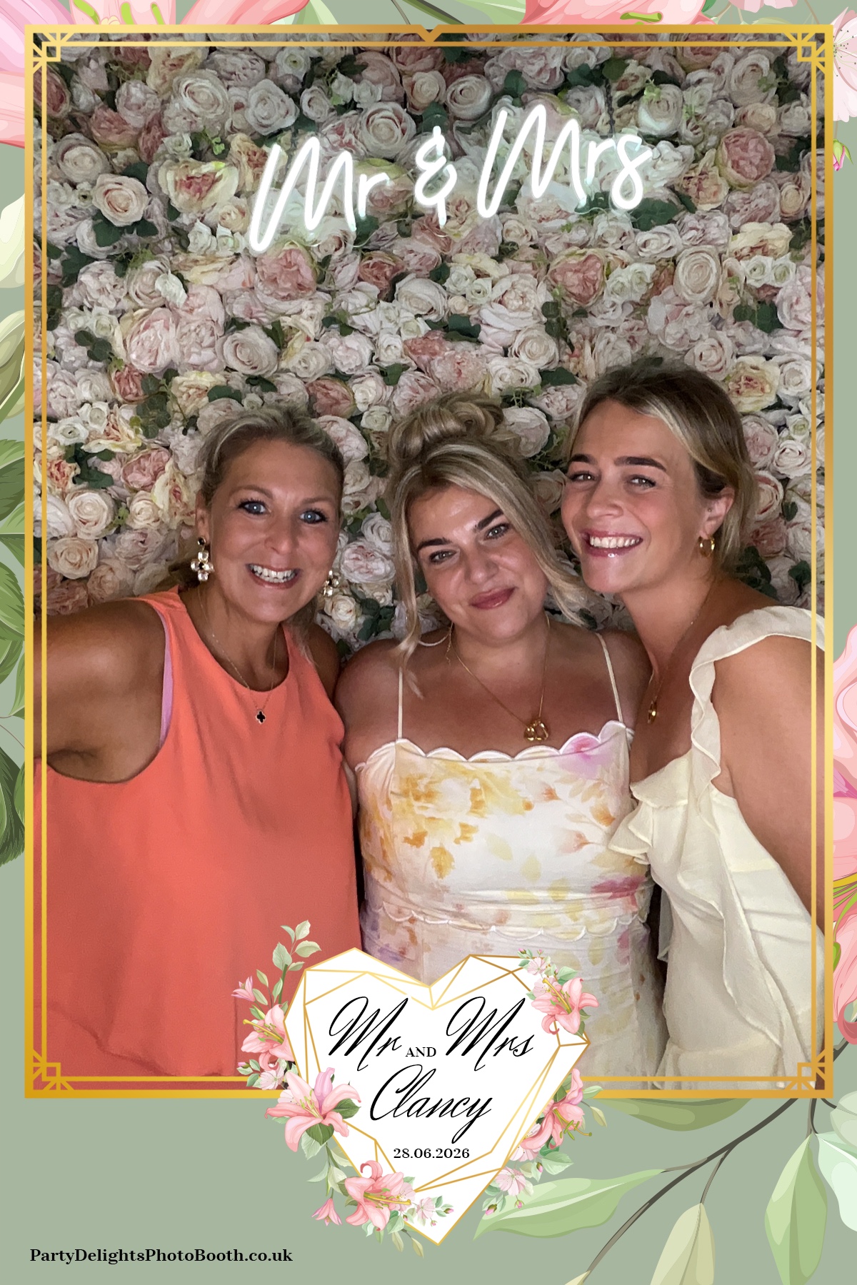 Kelly & Simon Wedding | View more photos from the event at gallery.partydelightsphotobooth.co.uk/u/PartyDelightsPhotoBooth/Kelly-Simon-Wedding