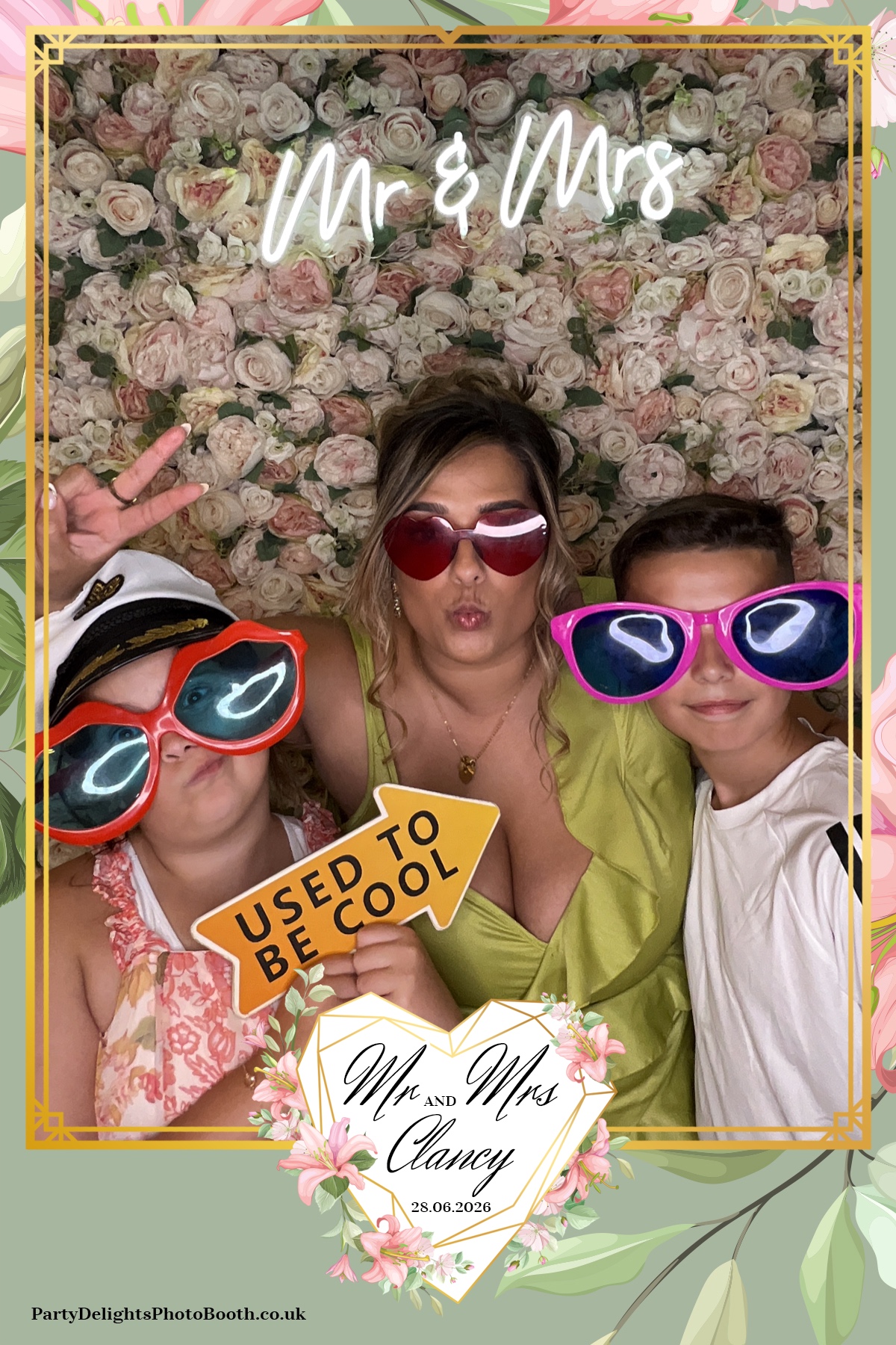 Kelly & Simon Wedding | View more photos from the event at gallery.partydelightsphotobooth.co.uk/u/PartyDelightsPhotoBooth/Kelly-Simon-Wedding