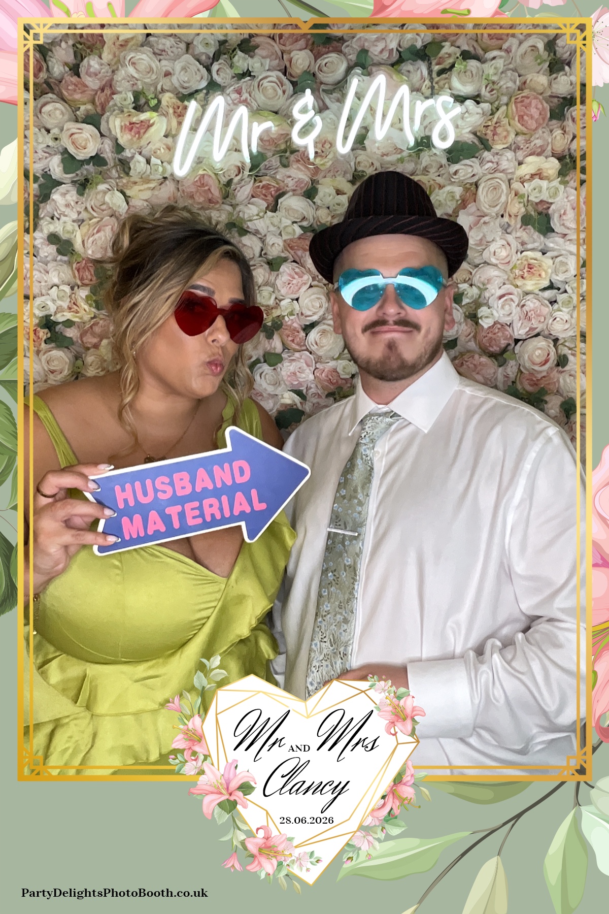 Kelly & Simon Wedding | View more photos from the event at gallery.partydelightsphotobooth.co.uk/u/PartyDelightsPhotoBooth/Kelly-Simon-Wedding