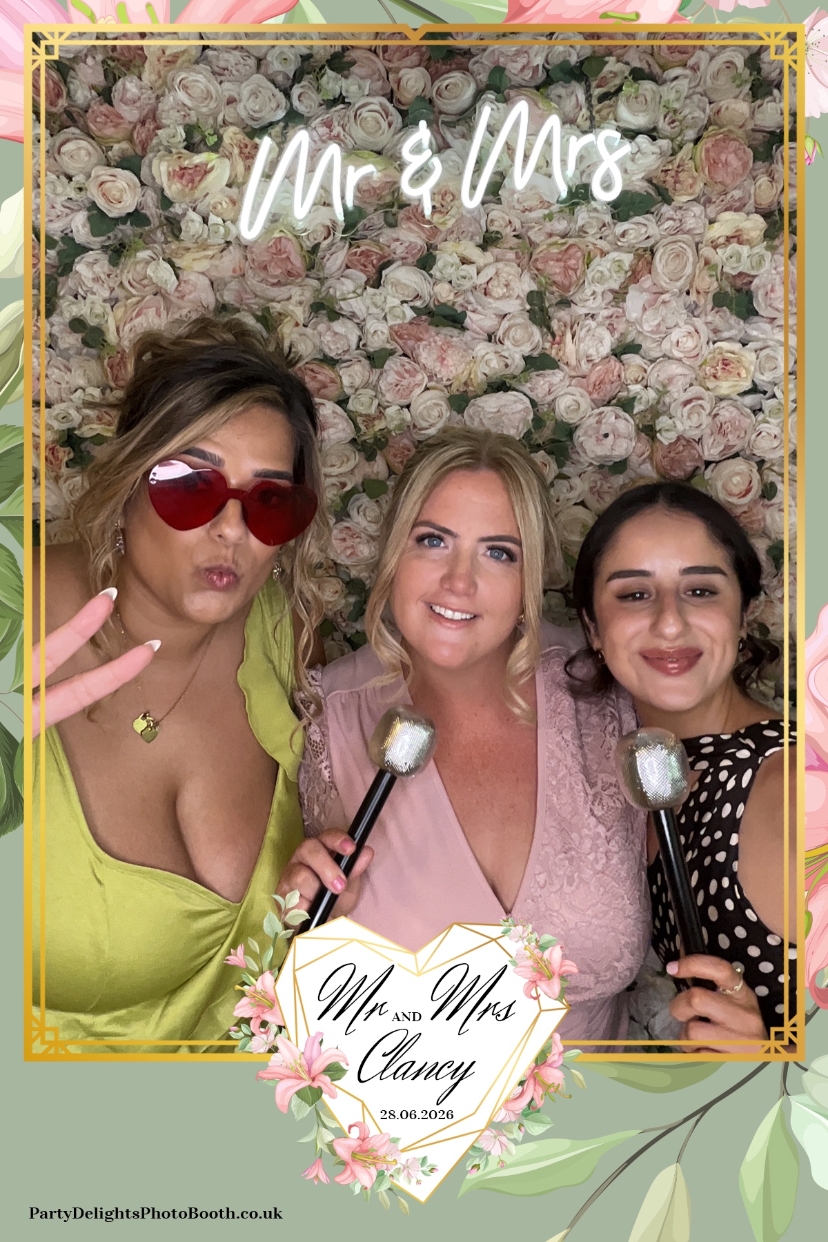 Kelly & Simon Wedding | View more photos from the event at gallery.partydelightsphotobooth.co.uk/u/PartyDelightsPhotoBooth/Kelly-Simon-Wedding