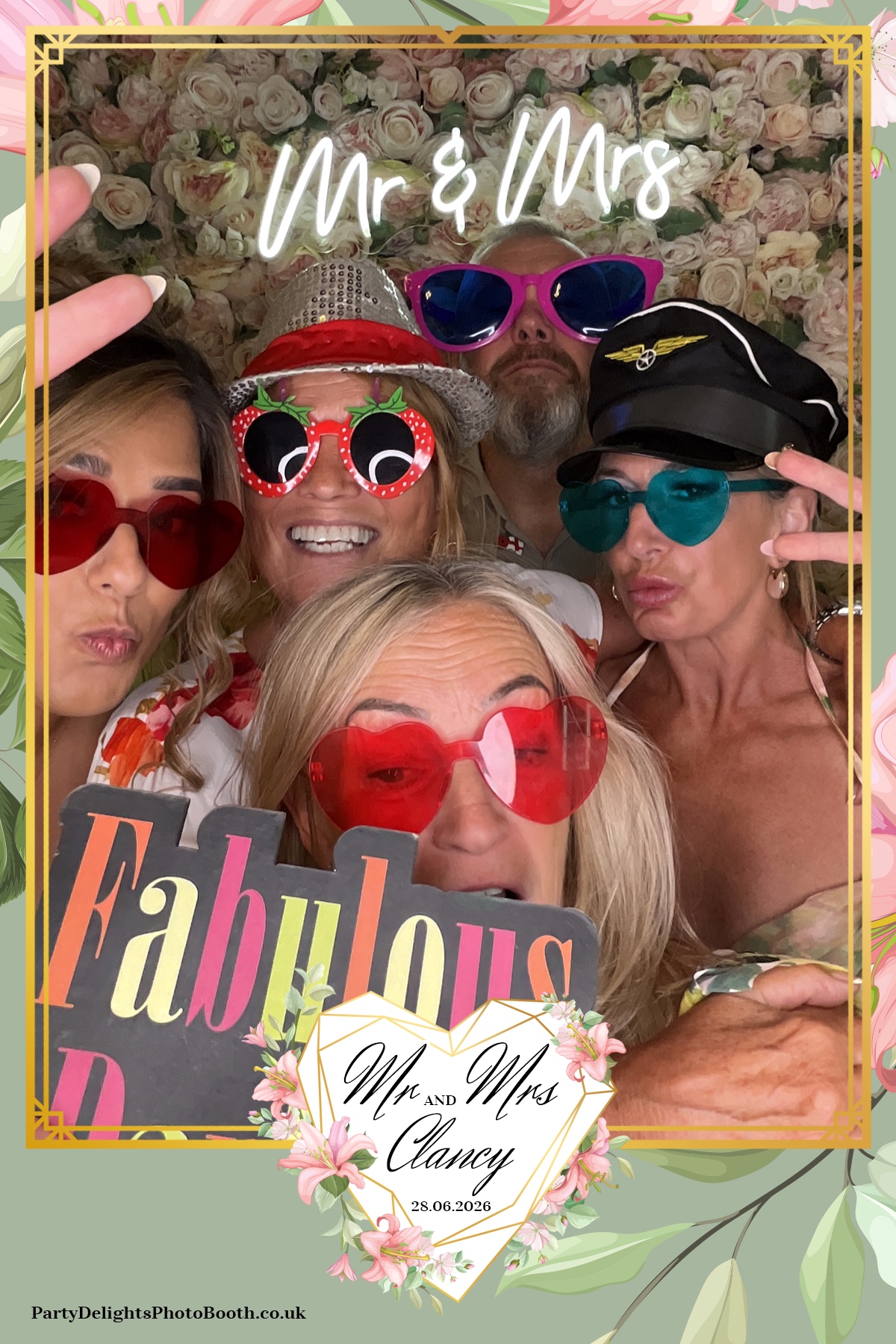 Kelly & Simon Wedding | View more photos from the event at gallery.partydelightsphotobooth.co.uk/u/PartyDelightsPhotoBooth/Kelly-Simon-Wedding