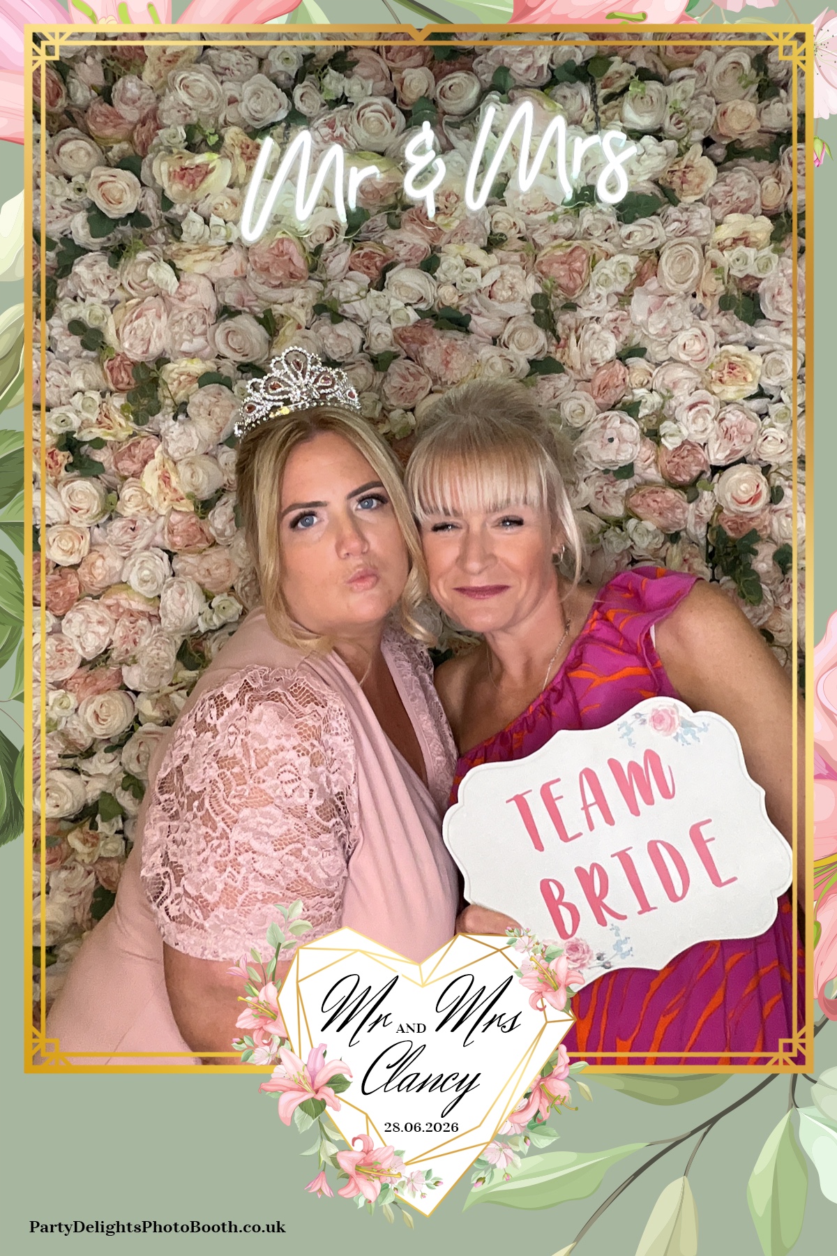 Kelly & Simon Wedding | View more photos from the event at gallery.partydelightsphotobooth.co.uk/u/PartyDelightsPhotoBooth/Kelly-Simon-Wedding