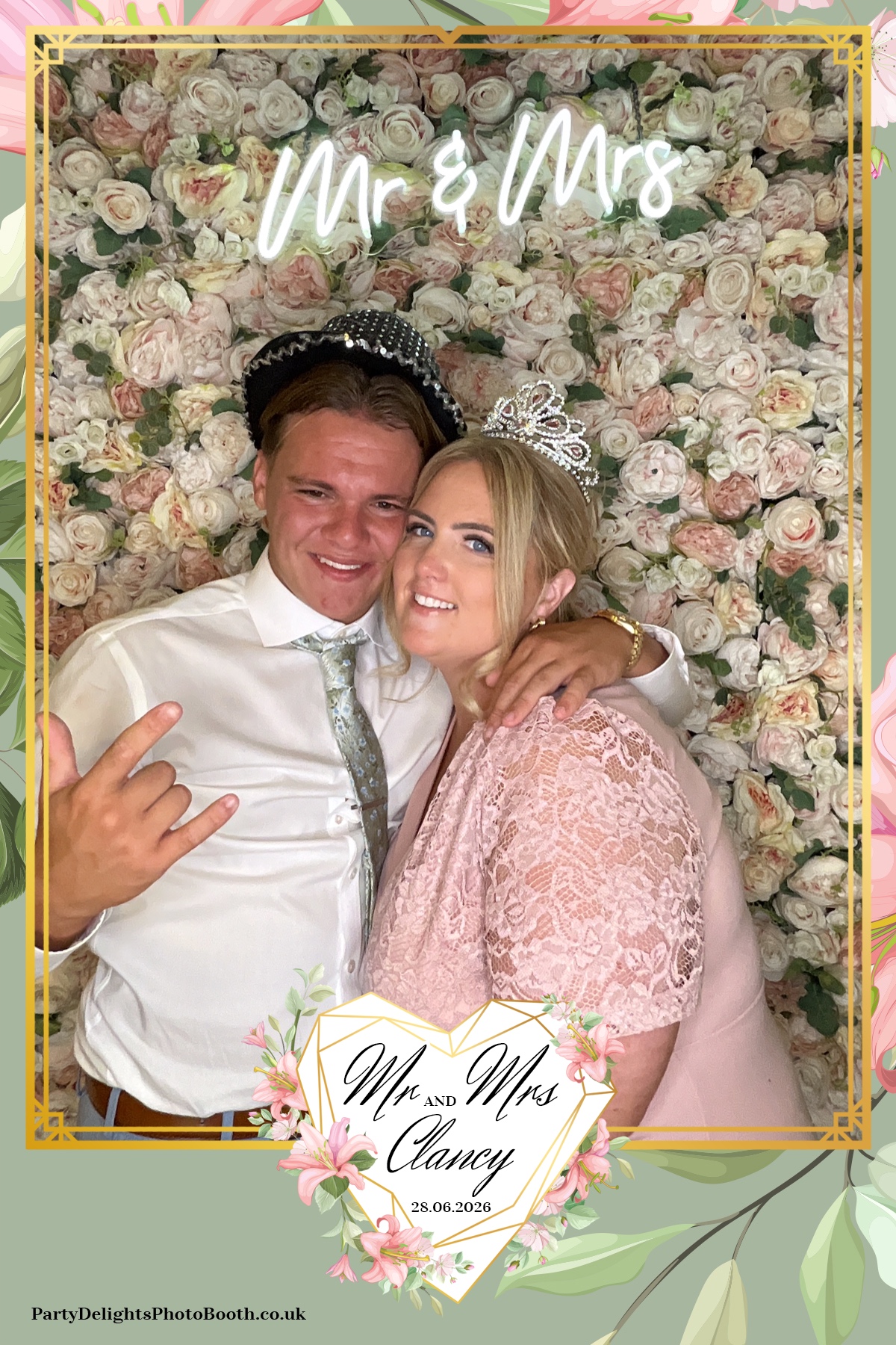 Kelly & Simon Wedding | View more photos from the event at gallery.partydelightsphotobooth.co.uk/u/PartyDelightsPhotoBooth/Kelly-Simon-Wedding