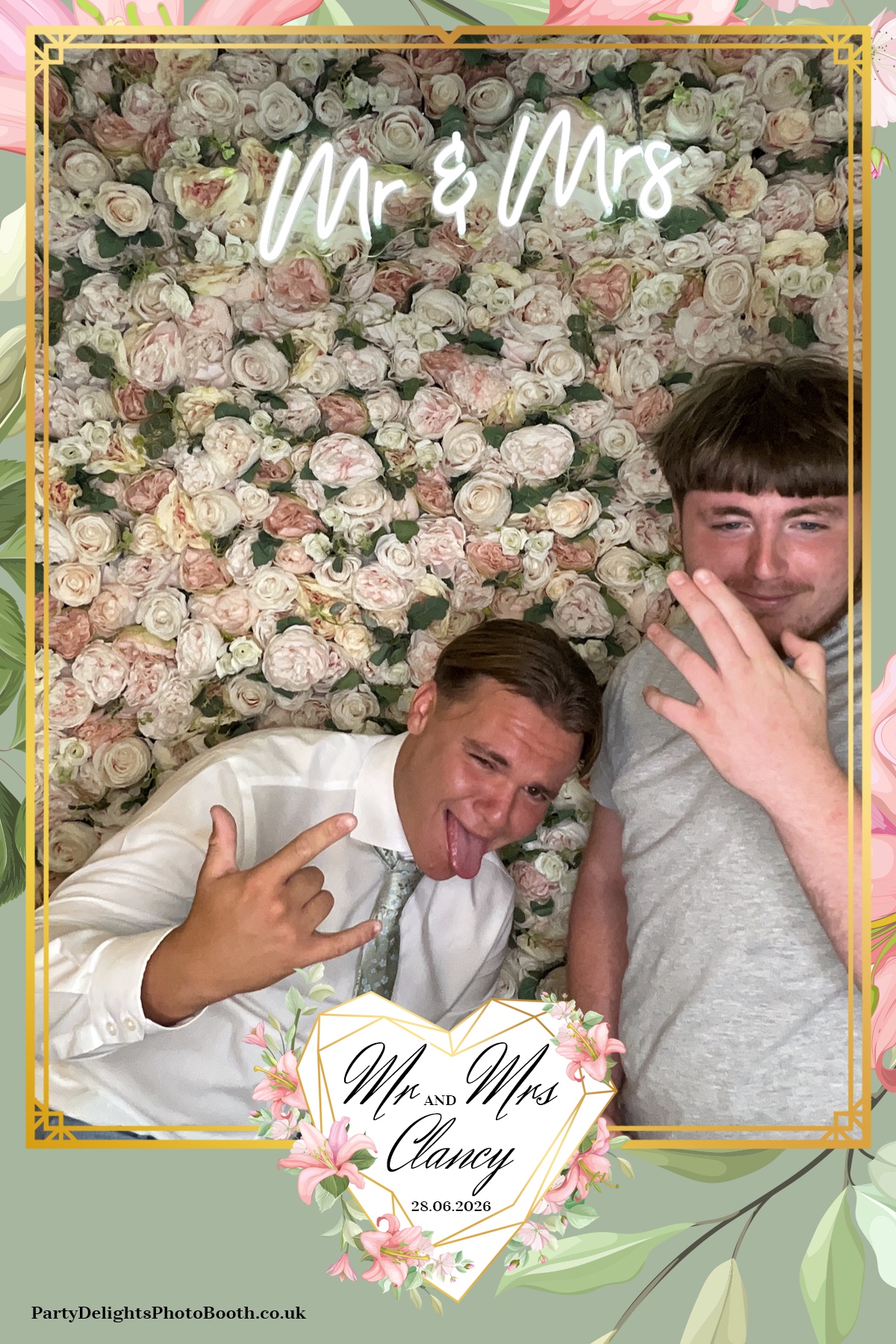 Kelly & Simon Wedding | View more photos from the event at gallery.partydelightsphotobooth.co.uk/u/PartyDelightsPhotoBooth/Kelly-Simon-Wedding