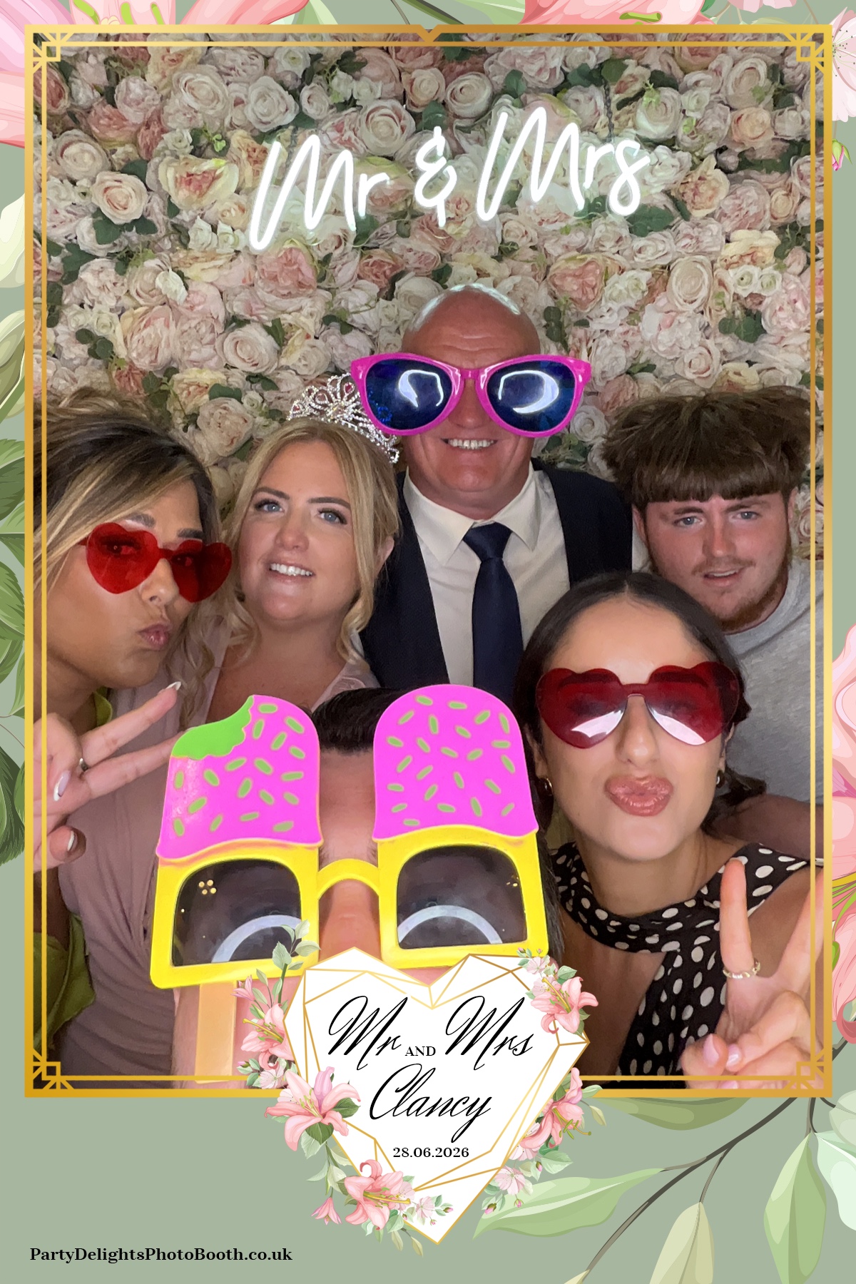 Kelly & Simon Wedding | View more photos from the event at gallery.partydelightsphotobooth.co.uk/u/PartyDelightsPhotoBooth/Kelly-Simon-Wedding
