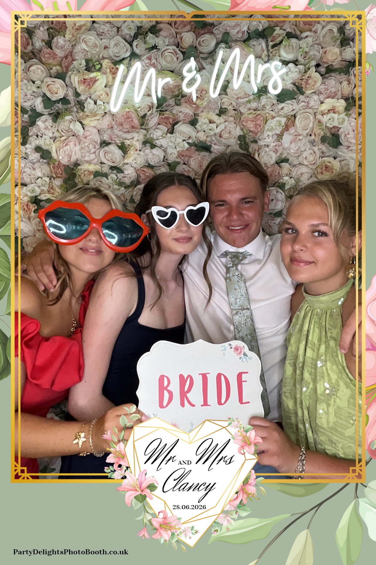 Kelly & Simon Wedding | View more photos from the event at gallery.partydelightsphotobooth.co.uk/u/PartyDelightsPhotoBooth/Kelly-Simon-Wedding