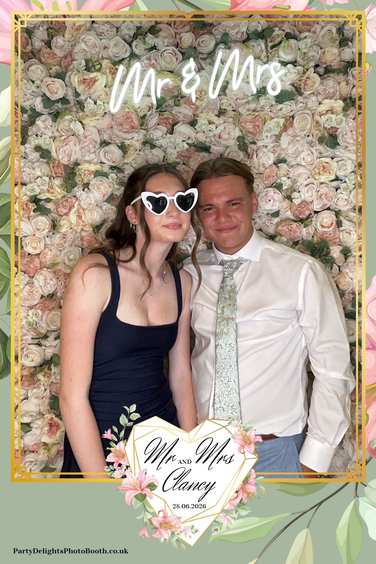 Kelly & Simon Wedding | View more photos from the event at gallery.partydelightsphotobooth.co.uk/u/PartyDelightsPhotoBooth/Kelly-Simon-Wedding