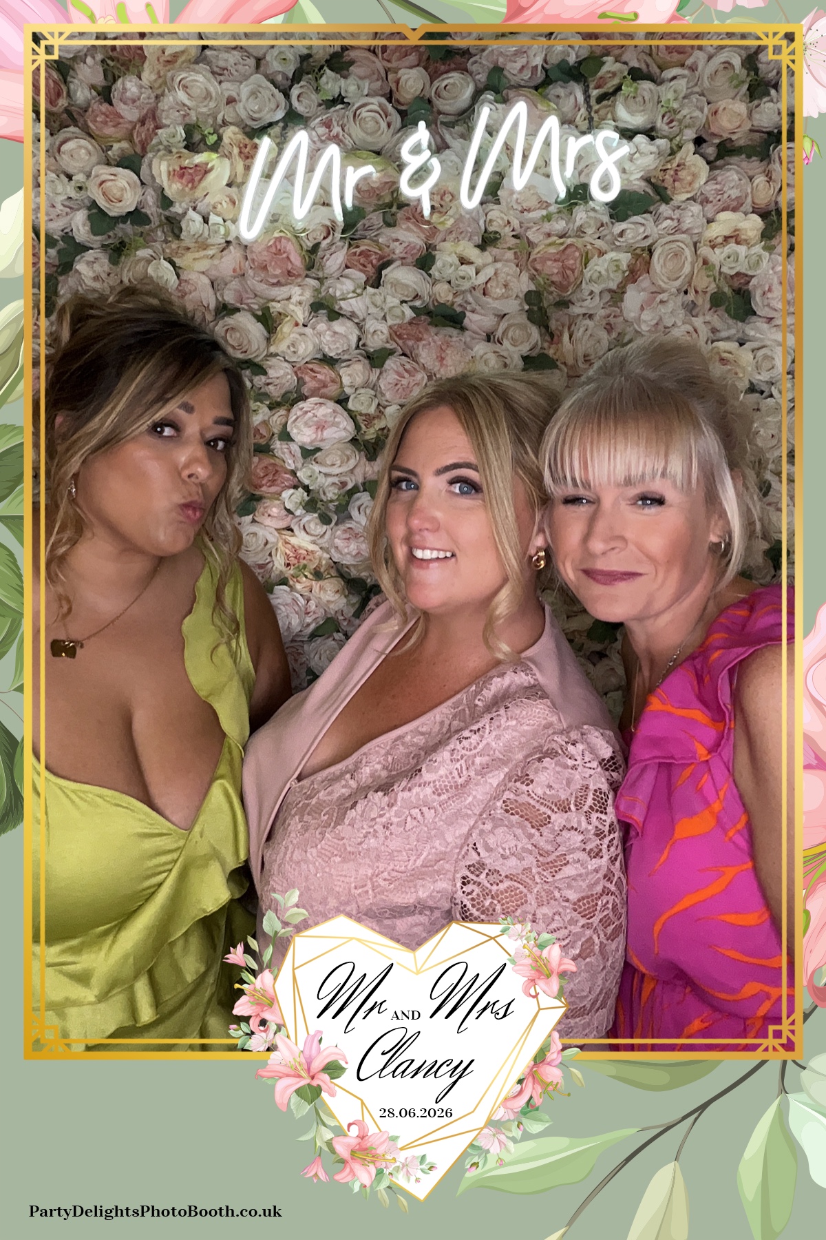 Kelly & Simon Wedding | View more photos from the event at gallery.partydelightsphotobooth.co.uk/u/PartyDelightsPhotoBooth/Kelly-Simon-Wedding