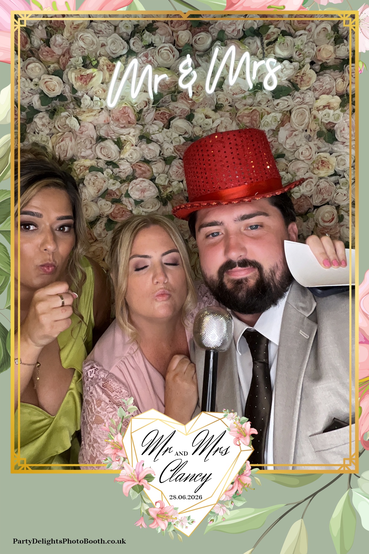 Kelly & Simon Wedding | View more photos from the event at gallery.partydelightsphotobooth.co.uk/u/PartyDelightsPhotoBooth/Kelly-Simon-Wedding