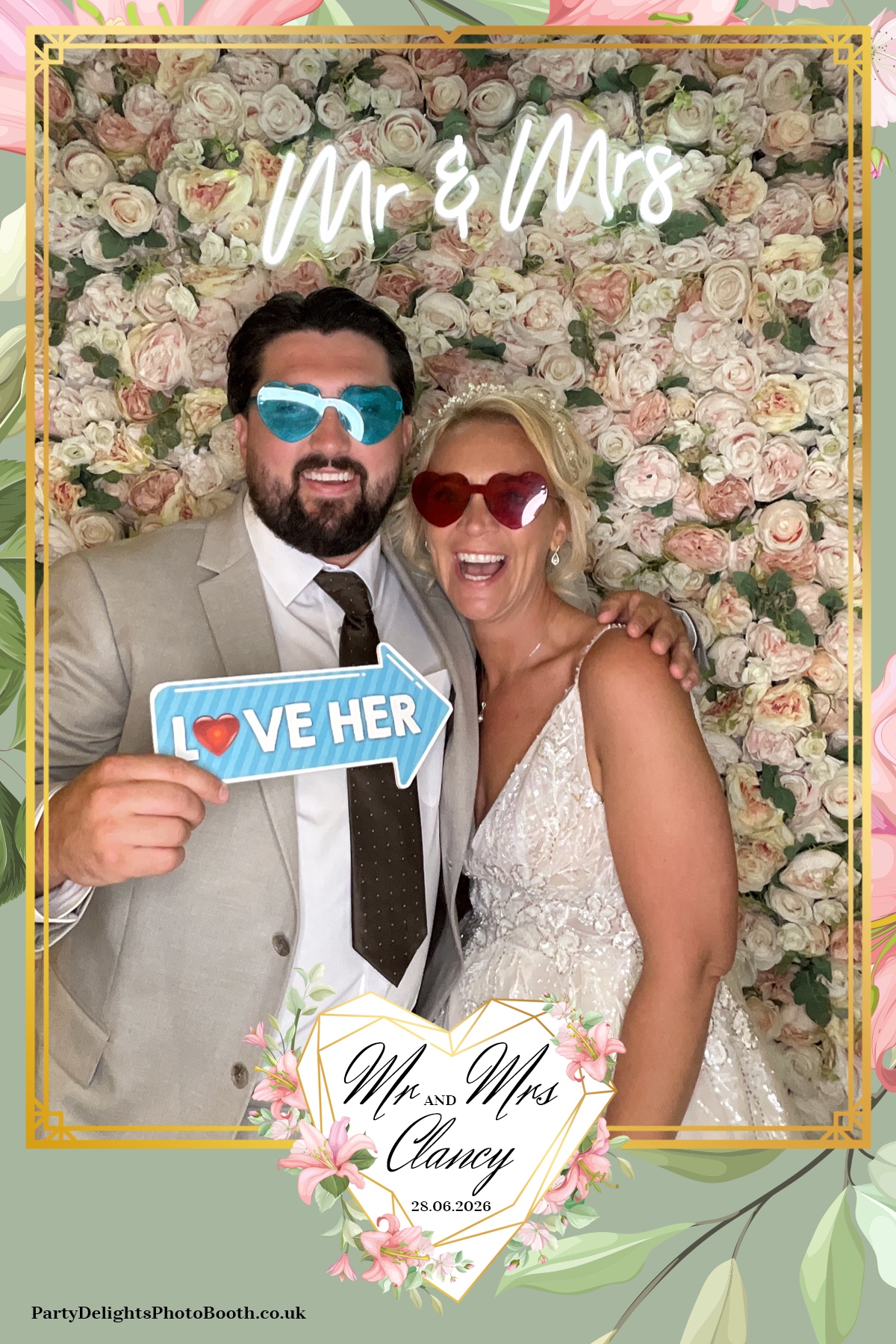 Kelly & Simon Wedding | View more photos from the event at gallery.partydelightsphotobooth.co.uk/u/PartyDelightsPhotoBooth/Kelly-Simon-Wedding