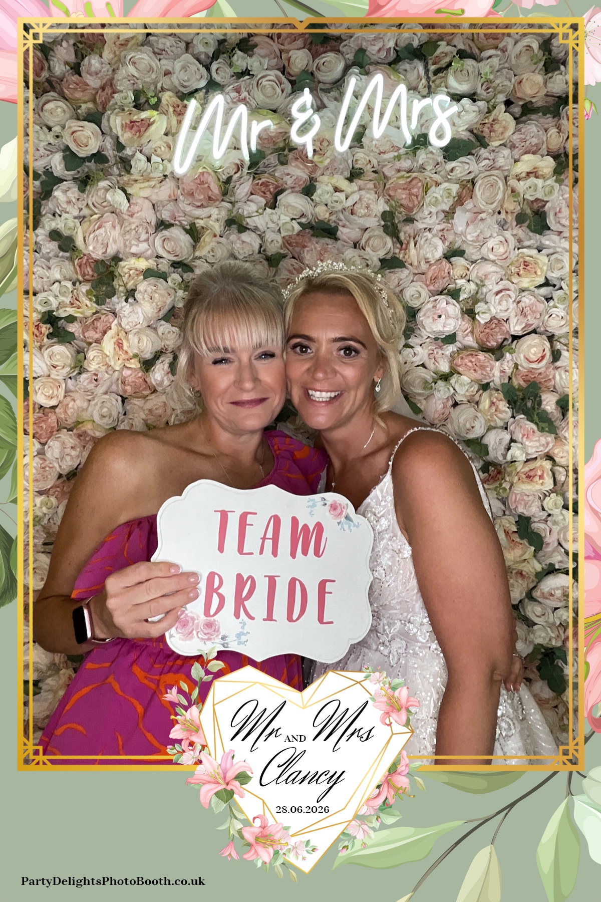 Kelly & Simon Wedding | View more photos from the event at gallery.partydelightsphotobooth.co.uk/u/PartyDelightsPhotoBooth/Kelly-Simon-Wedding