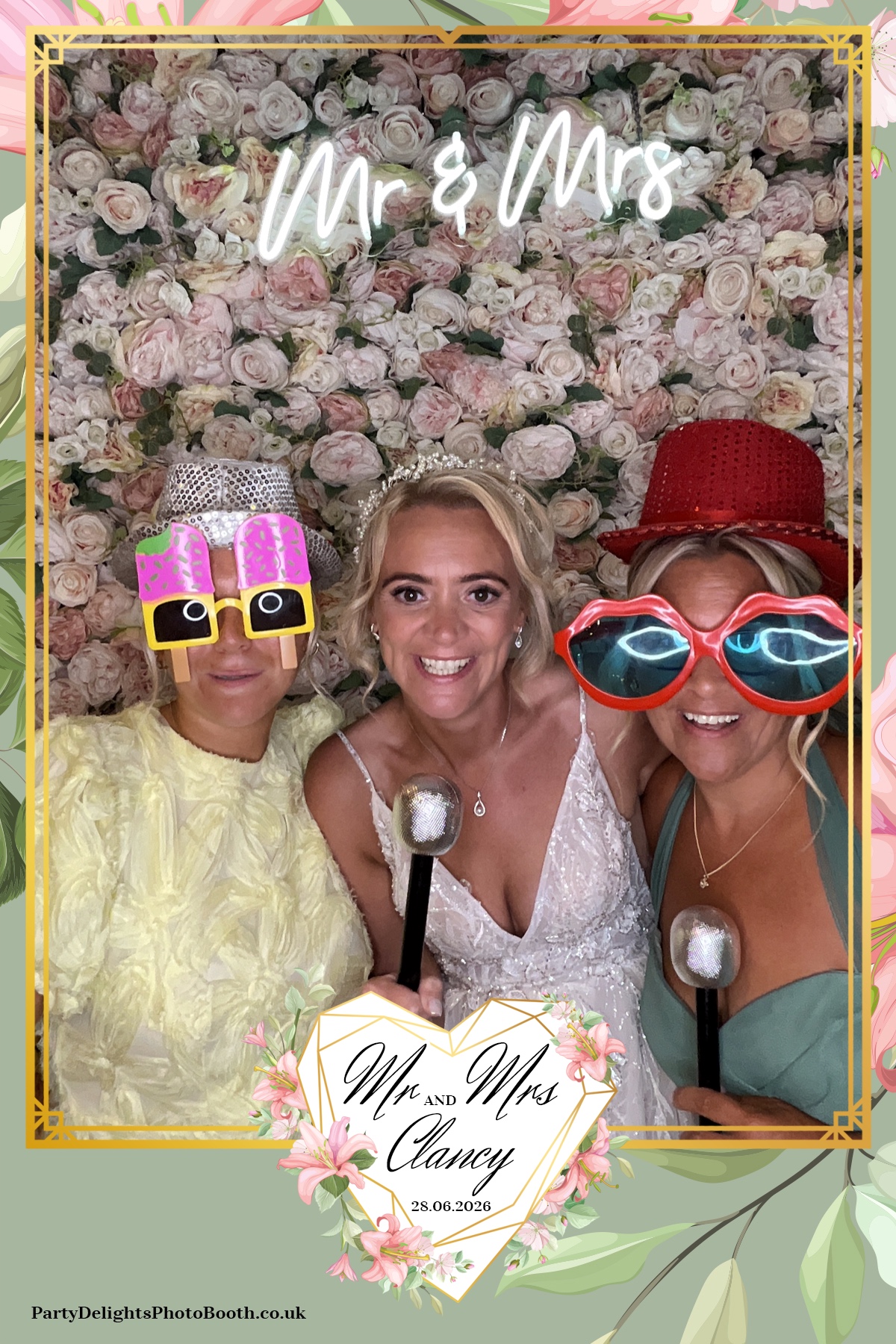 Kelly & Simon Wedding | View more photos from the event at gallery.partydelightsphotobooth.co.uk/u/PartyDelightsPhotoBooth/Kelly-Simon-Wedding