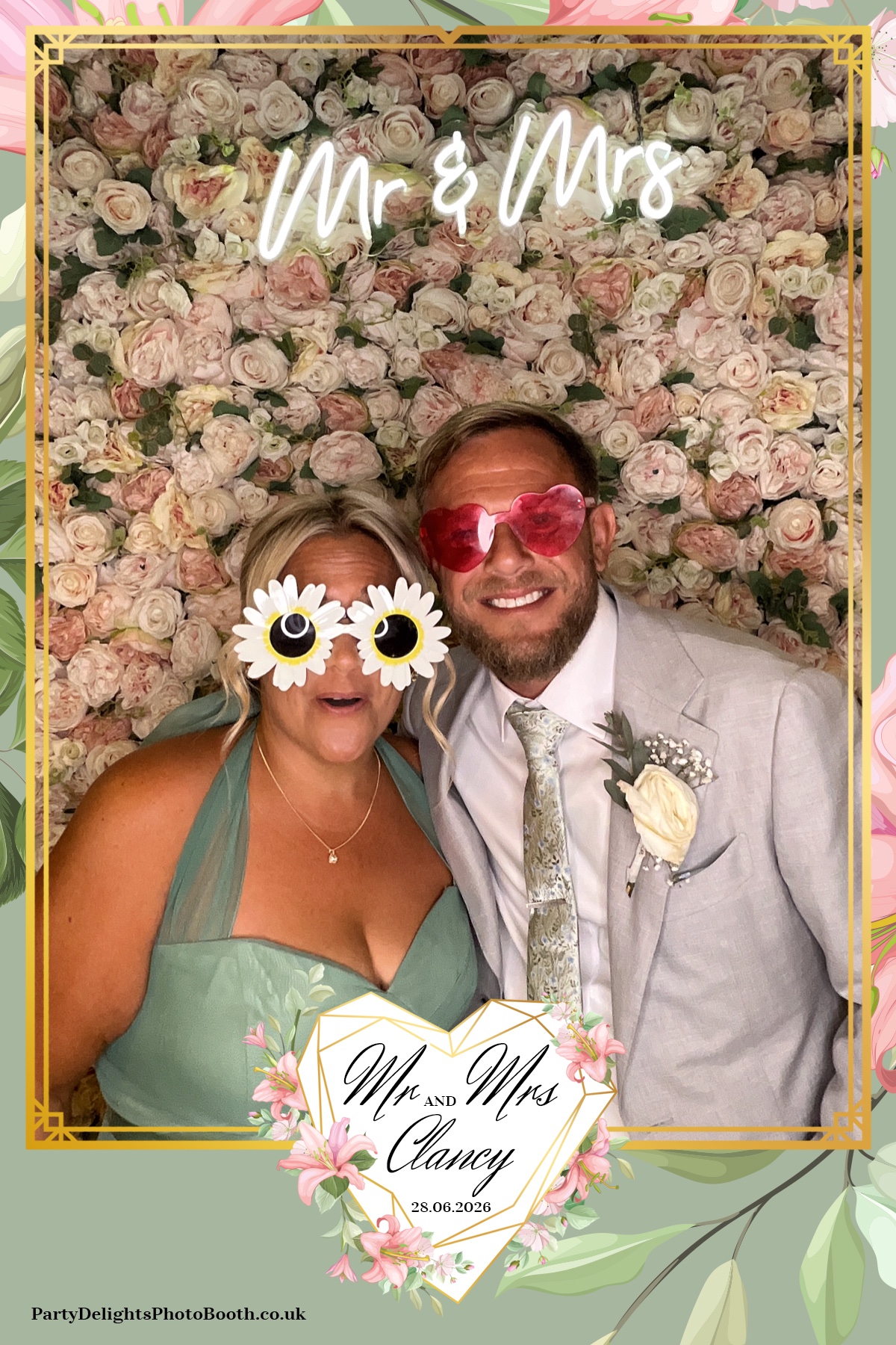 Kelly & Simon Wedding | View more photos from the event at gallery.partydelightsphotobooth.co.uk/u/PartyDelightsPhotoBooth/Kelly-Simon-Wedding