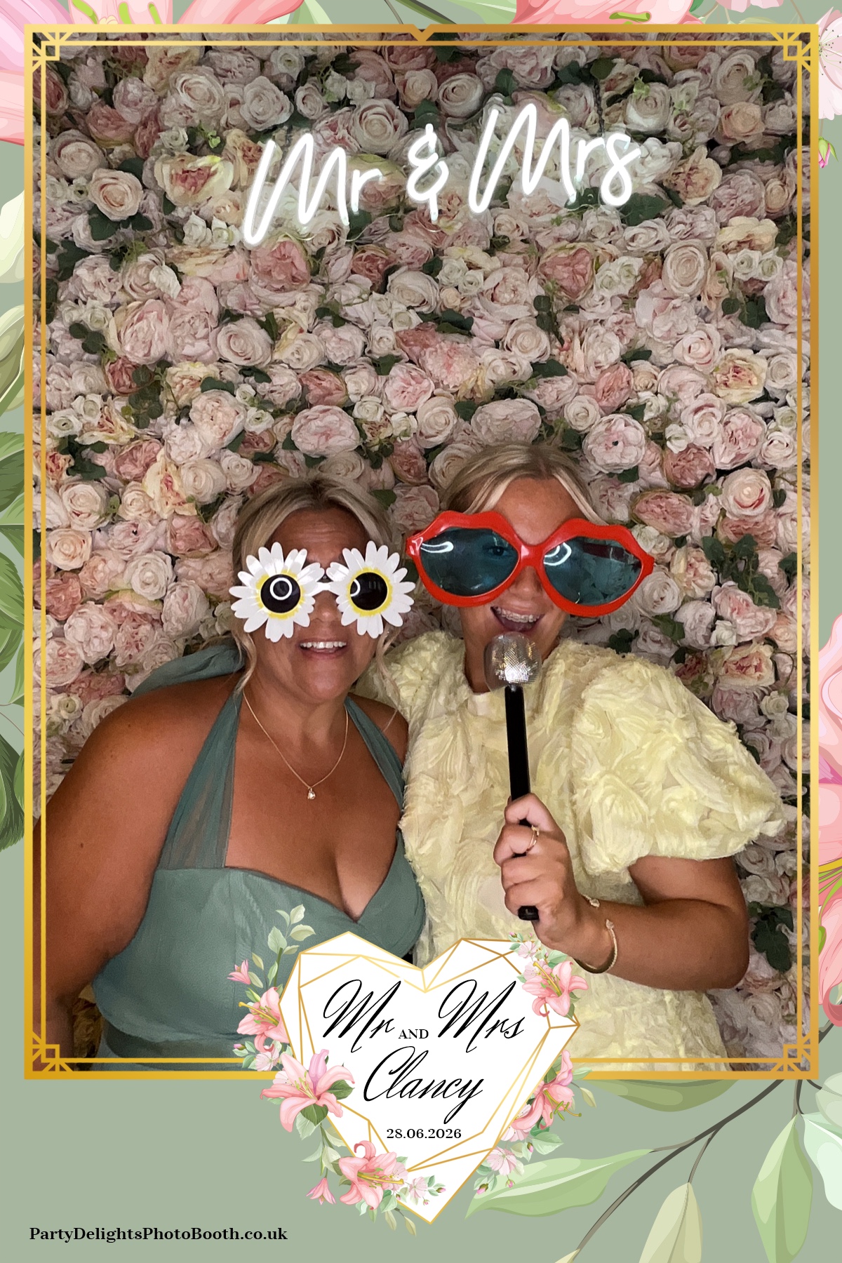 Kelly & Simon Wedding | View more photos from the event at gallery.partydelightsphotobooth.co.uk/u/PartyDelightsPhotoBooth/Kelly-Simon-Wedding