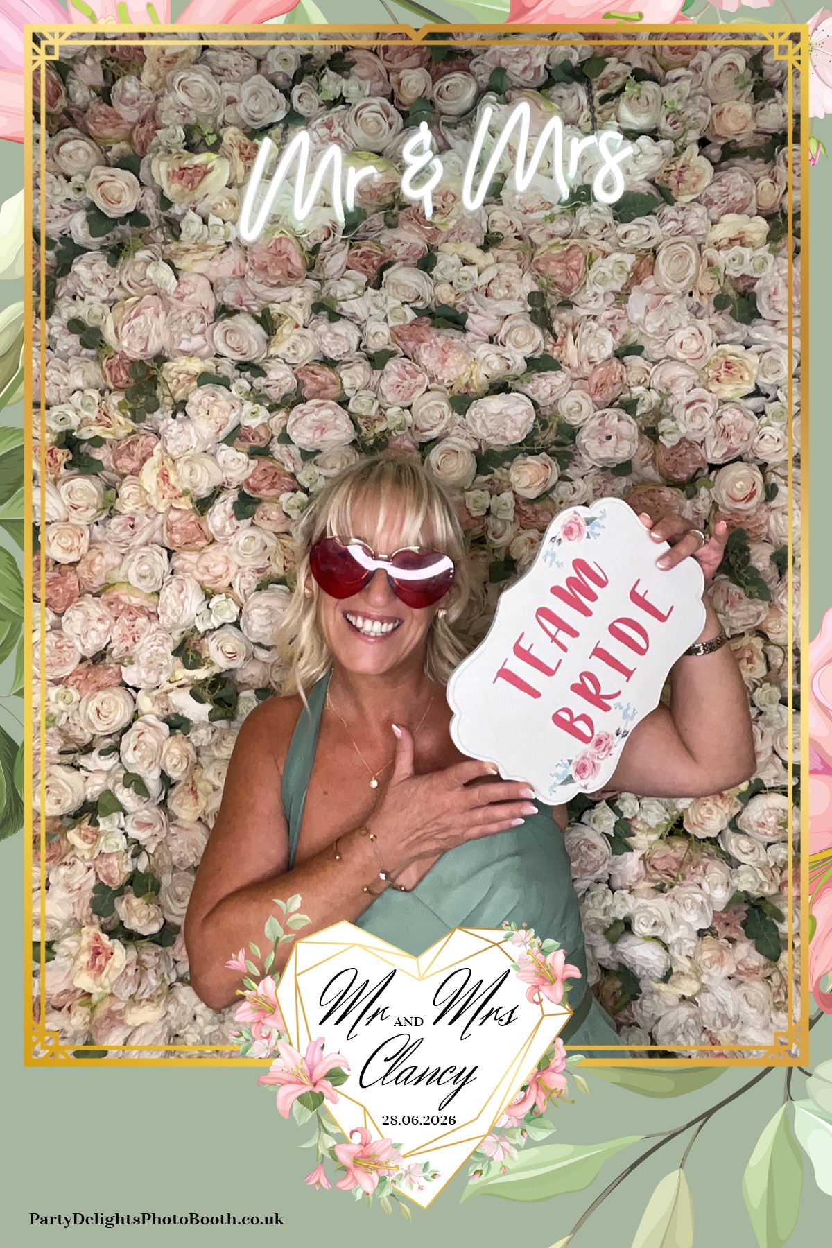 Kelly & Simon Wedding | View more photos from the event at gallery.partydelightsphotobooth.co.uk/u/PartyDelightsPhotoBooth/Kelly-Simon-Wedding