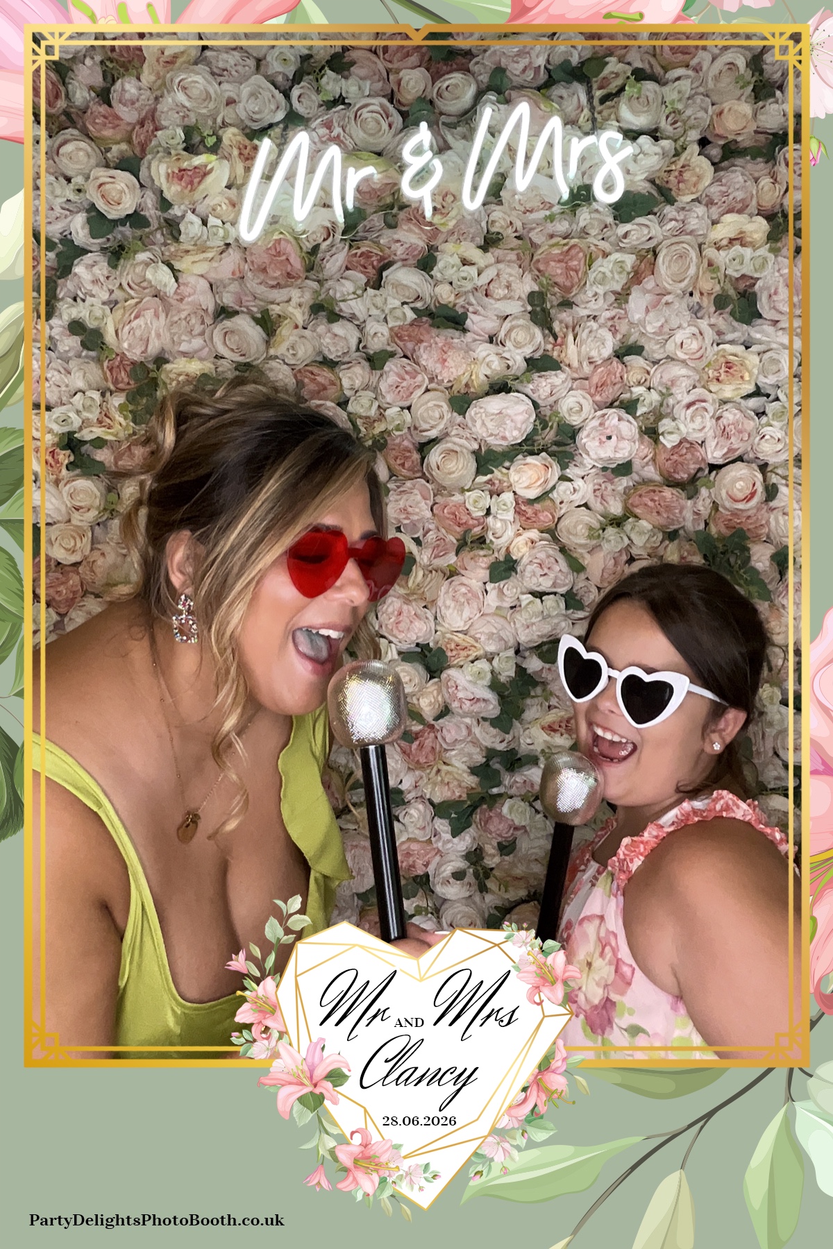 Kelly & Simon Wedding | View more photos from the event at gallery.partydelightsphotobooth.co.uk/u/PartyDelightsPhotoBooth/Kelly-Simon-Wedding