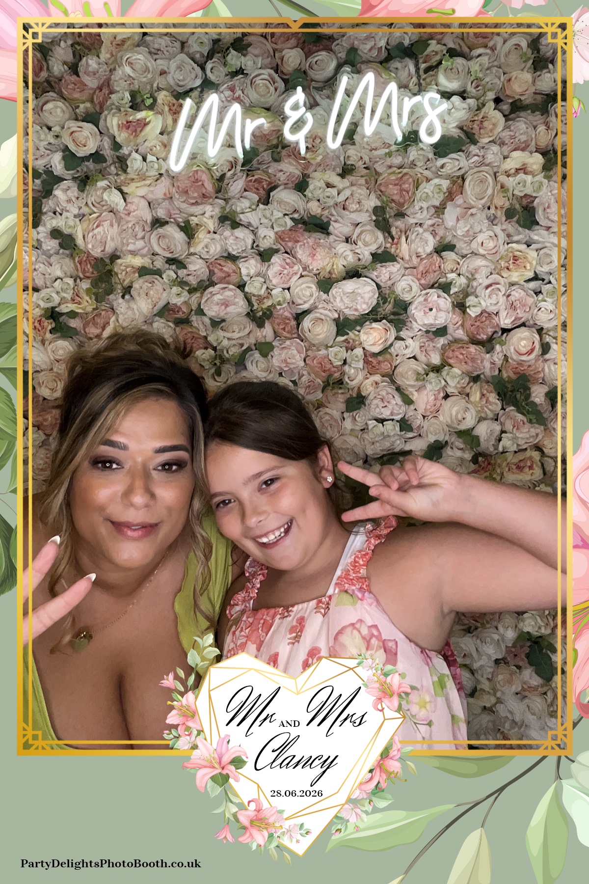 Kelly & Simon Wedding | View more photos from the event at gallery.partydelightsphotobooth.co.uk/u/PartyDelightsPhotoBooth/Kelly-Simon-Wedding