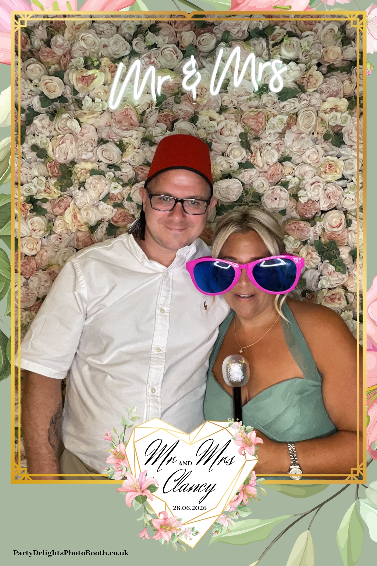 Kelly & Simon Wedding | View more photos from the event at gallery.partydelightsphotobooth.co.uk/u/PartyDelightsPhotoBooth/Kelly-Simon-Wedding