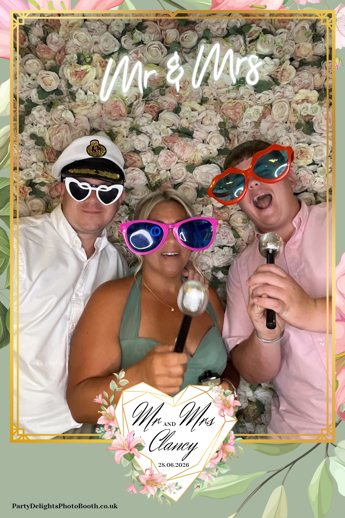 Kelly & Simon Wedding | View more photos from the event at gallery.partydelightsphotobooth.co.uk/u/PartyDelightsPhotoBooth/Kelly-Simon-Wedding