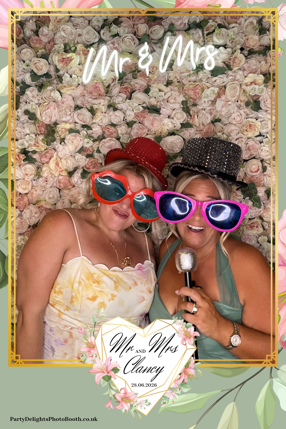 Kelly & Simon Wedding | View more photos from the event at gallery.partydelightsphotobooth.co.uk/u/PartyDelightsPhotoBooth/Kelly-Simon-Wedding