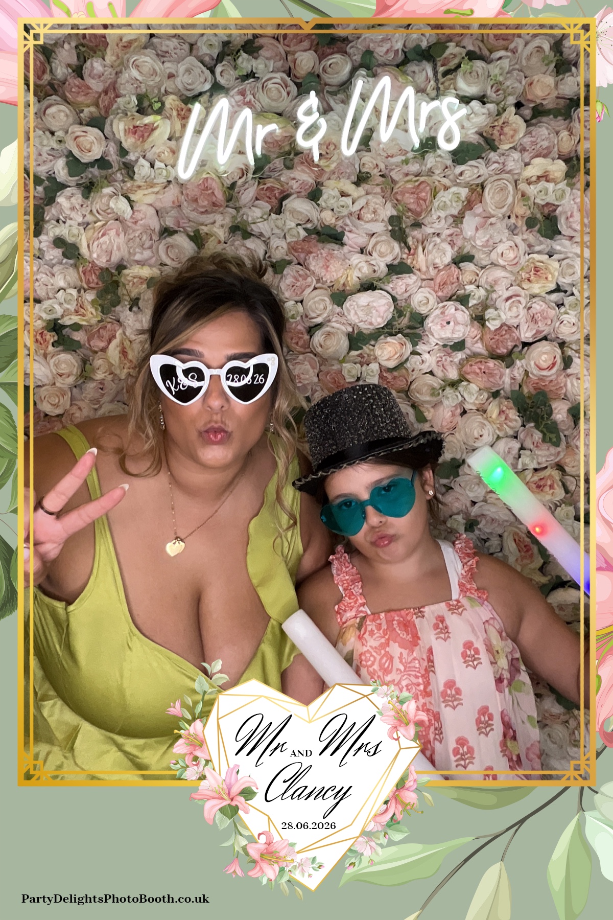 Kelly & Simon Wedding | View more photos from the event at gallery.partydelightsphotobooth.co.uk/u/PartyDelightsPhotoBooth/Kelly-Simon-Wedding
