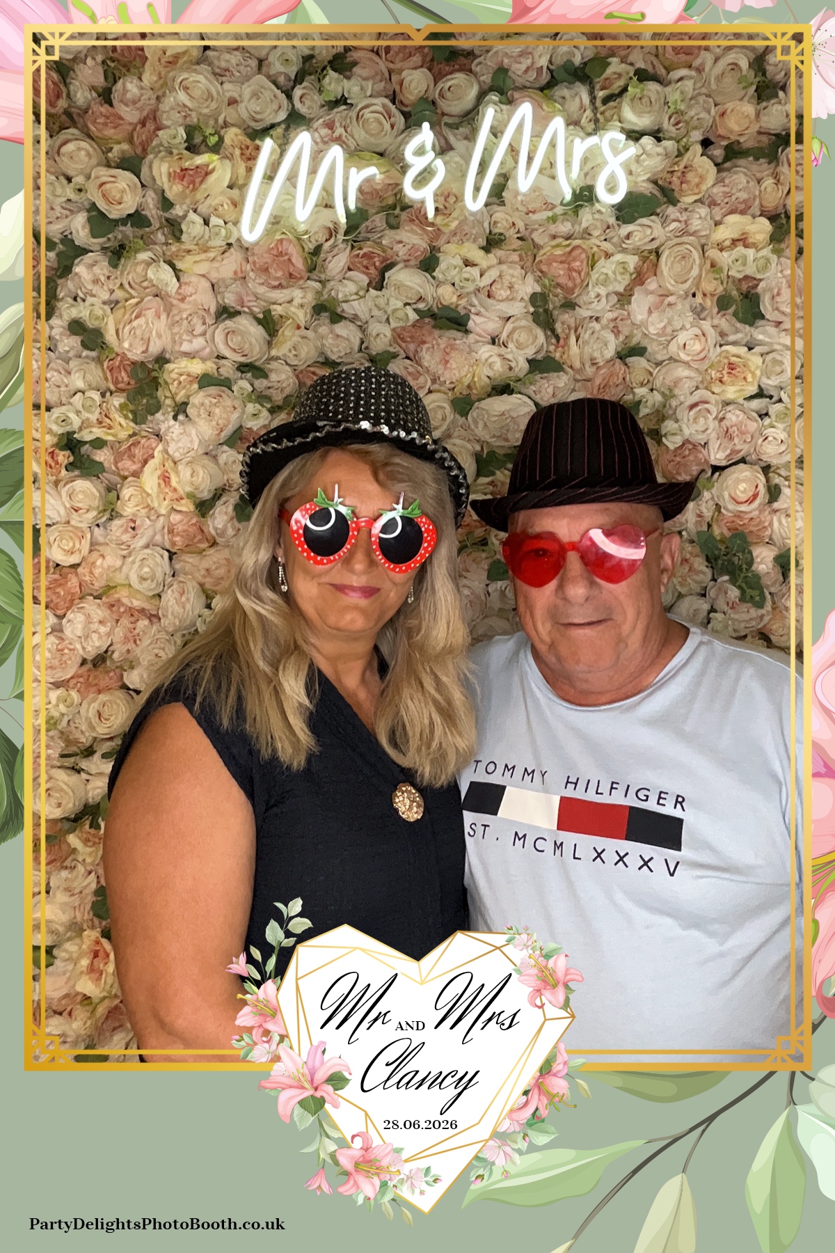 Kelly & Simon Wedding | View more photos from the event at gallery.partydelightsphotobooth.co.uk/u/PartyDelightsPhotoBooth/Kelly-Simon-Wedding