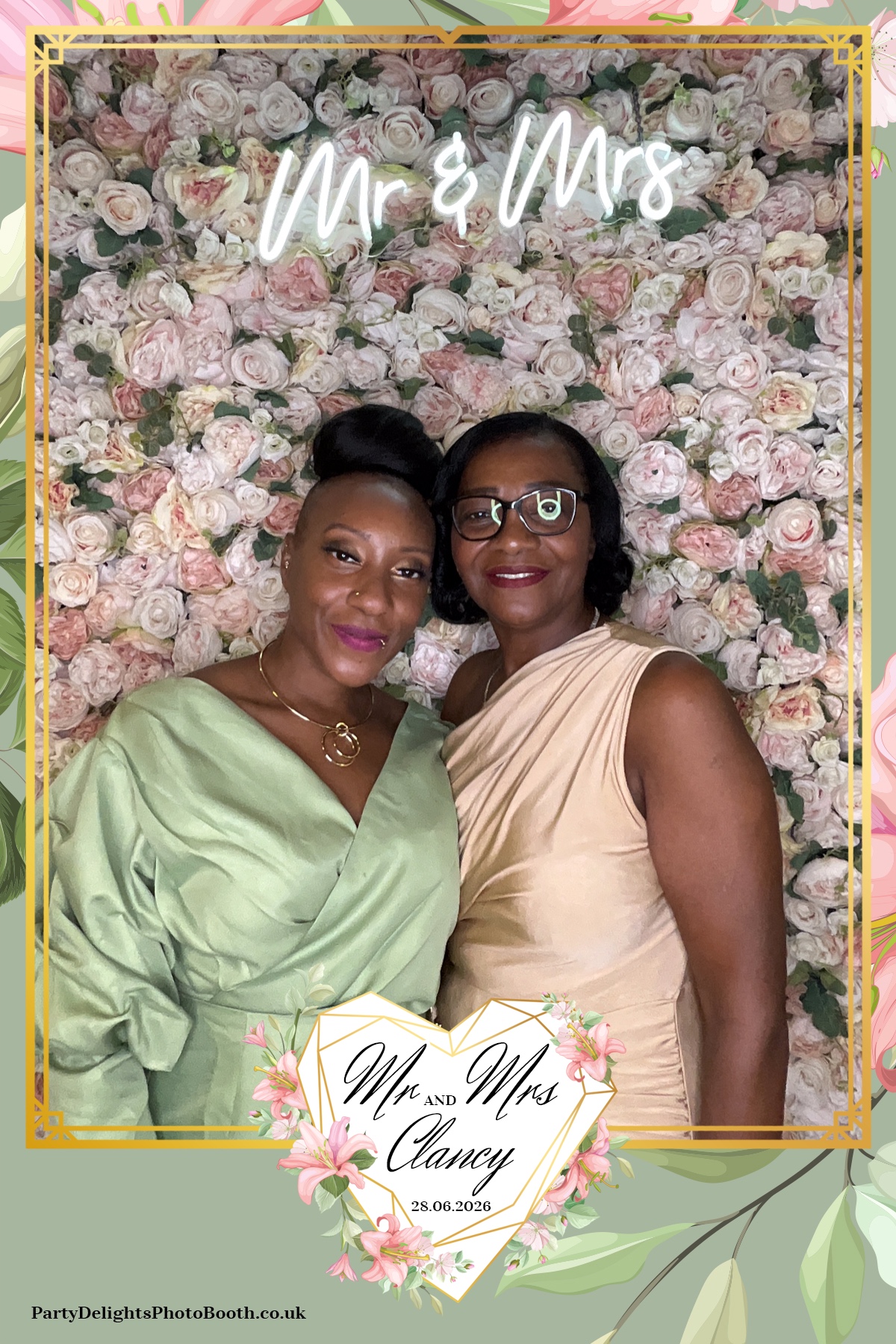 Kelly & Simon Wedding | View more photos from the event at gallery.partydelightsphotobooth.co.uk/u/PartyDelightsPhotoBooth/Kelly-Simon-Wedding