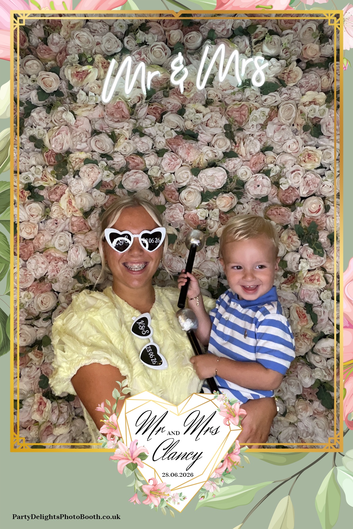 Kelly & Simon Wedding | View more photos from the event at gallery.partydelightsphotobooth.co.uk/u/PartyDelightsPhotoBooth/Kelly-Simon-Wedding