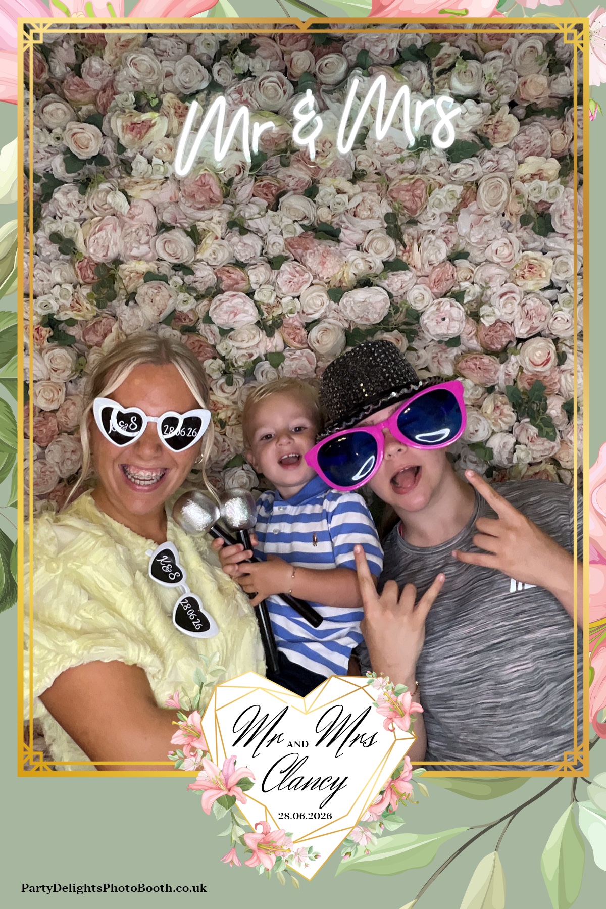 Kelly & Simon Wedding | View more photos from the event at gallery.partydelightsphotobooth.co.uk/u/PartyDelightsPhotoBooth/Kelly-Simon-Wedding