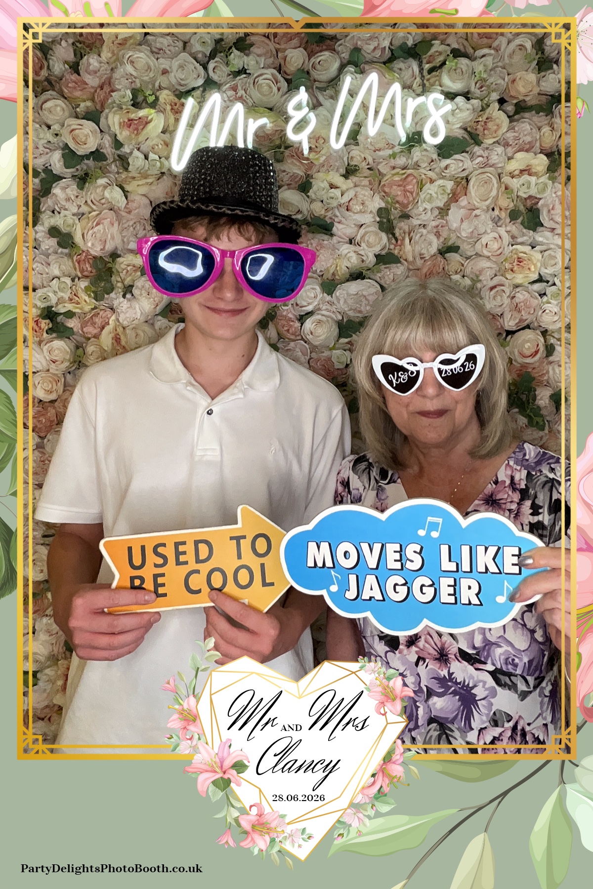 Kelly & Simon Wedding | View more photos from the event at gallery.partydelightsphotobooth.co.uk/u/PartyDelightsPhotoBooth/Kelly-Simon-Wedding