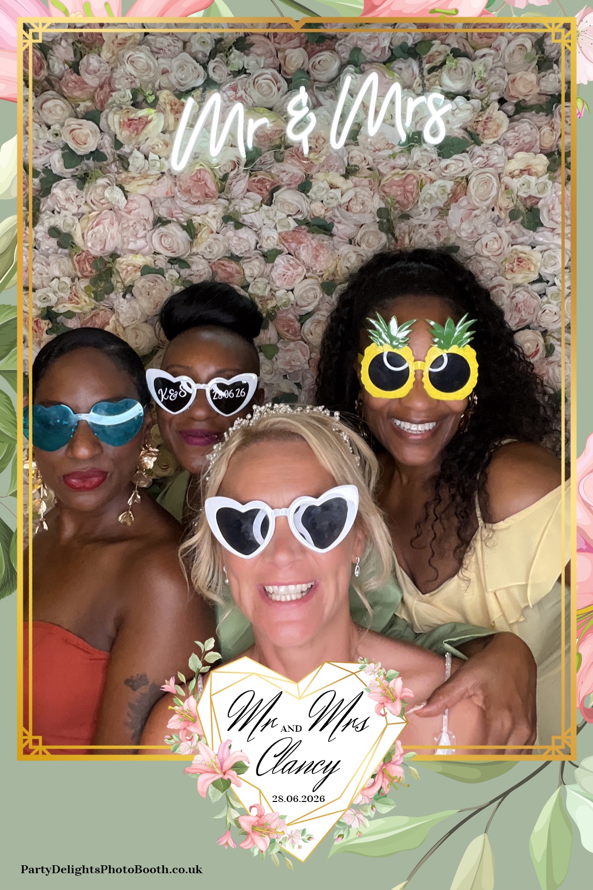 Kelly & Simon Wedding | View more photos from the event at gallery.partydelightsphotobooth.co.uk/u/PartyDelightsPhotoBooth/Kelly-Simon-Wedding