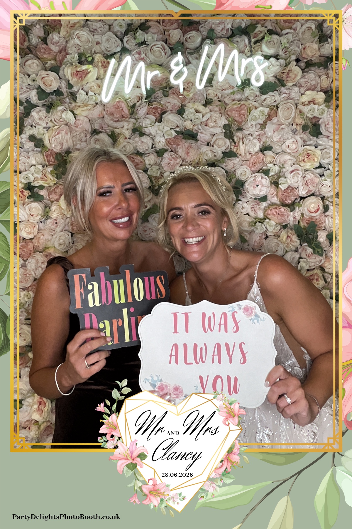 Kelly & Simon Wedding | View more photos from the event at gallery.partydelightsphotobooth.co.uk/u/PartyDelightsPhotoBooth/Kelly-Simon-Wedding