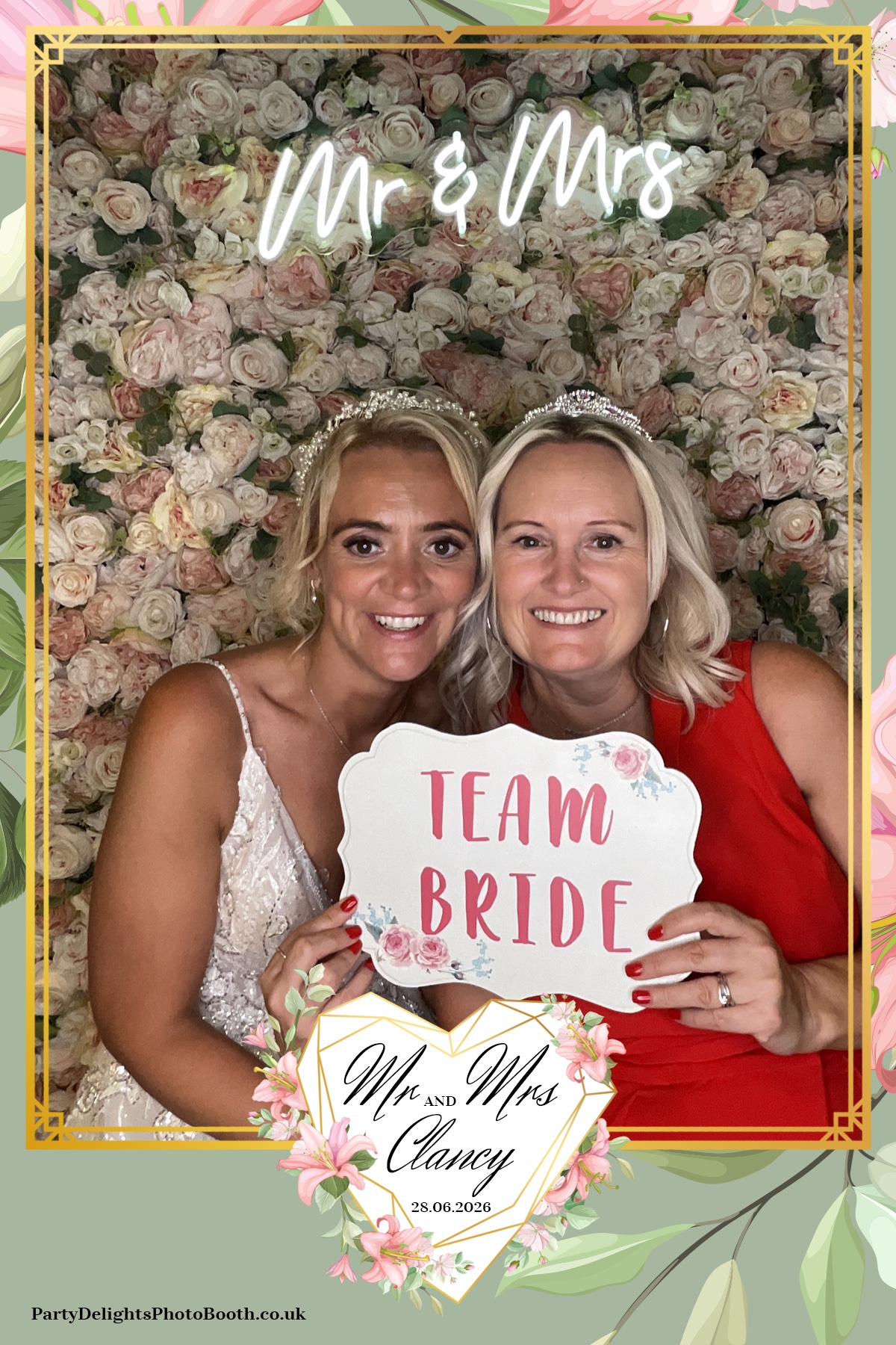 Kelly & Simon Wedding | View more photos from the event at gallery.partydelightsphotobooth.co.uk/u/PartyDelightsPhotoBooth/Kelly-Simon-Wedding
