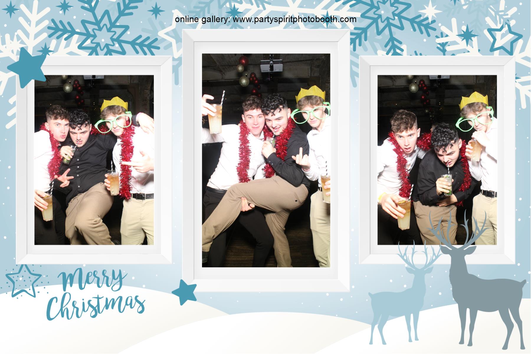 Christmas Party | View more photos from the event at gallery.partyspiritphotobooth.com/u/PartySpiritPhotoBooth/Christmas-Party-6