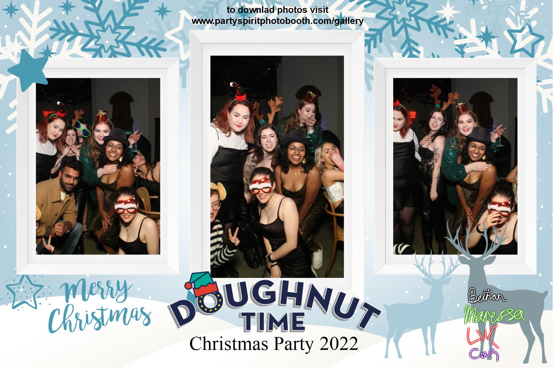 Doughnut Xmas Party | View more photos from the event at gallery.partyspiritphotobooth.com/u/PartySpiritPhotoBooth/Doughnut-Xmas-Party