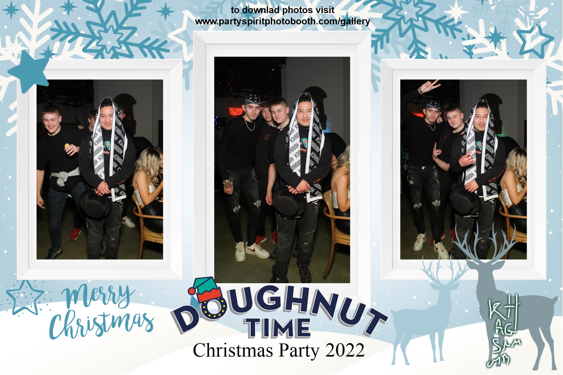Doughnut Xmas Party | View more photos from the event at gallery.partyspiritphotobooth.com/u/PartySpiritPhotoBooth/Doughnut-Xmas-Party