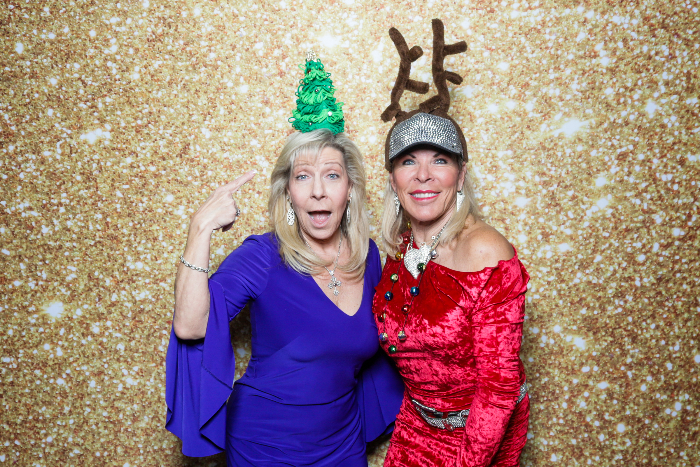 eWomen Holiday Extravaganza | View more photos from the event at v1.boothgallery.com/u/PhabPhotobooth/eWomen-Holiday-Extravaganza-2
