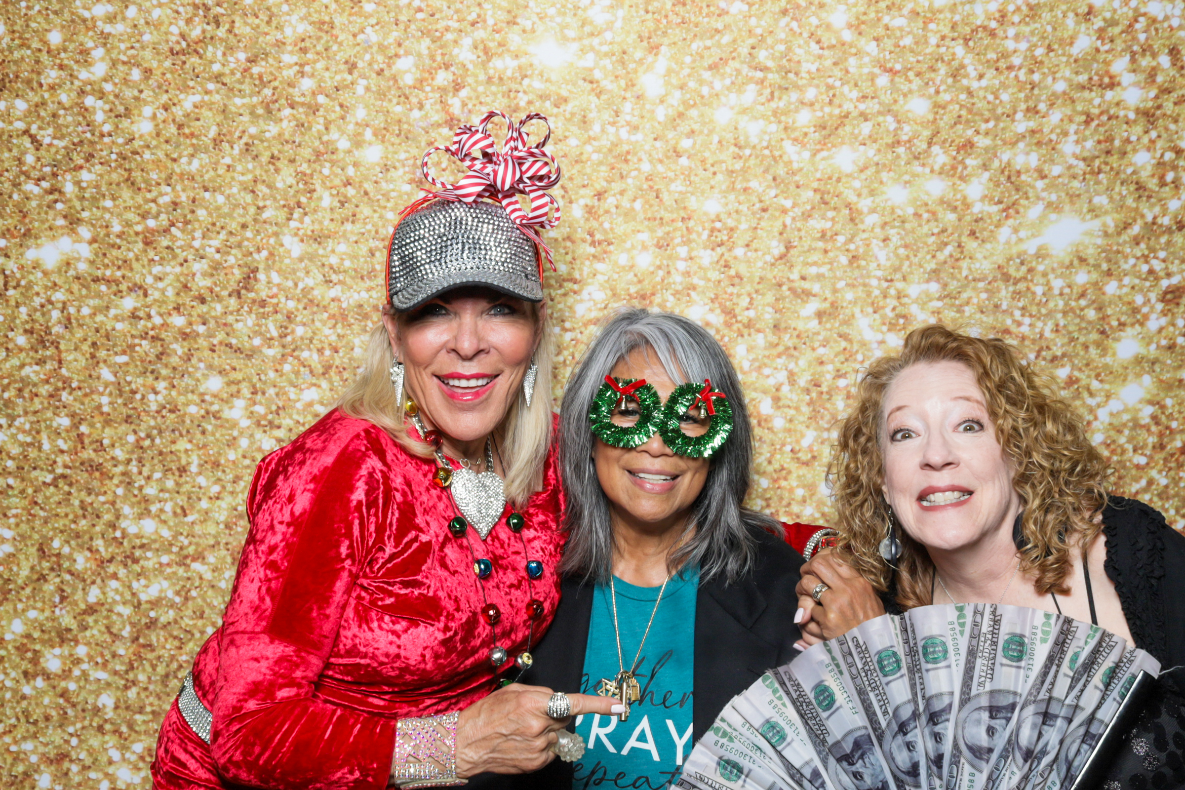 eWomen Holiday Extravaganza | View more photos from the event at v1.boothgallery.com/u/PhabPhotobooth/eWomen-Holiday-Extravaganza-2