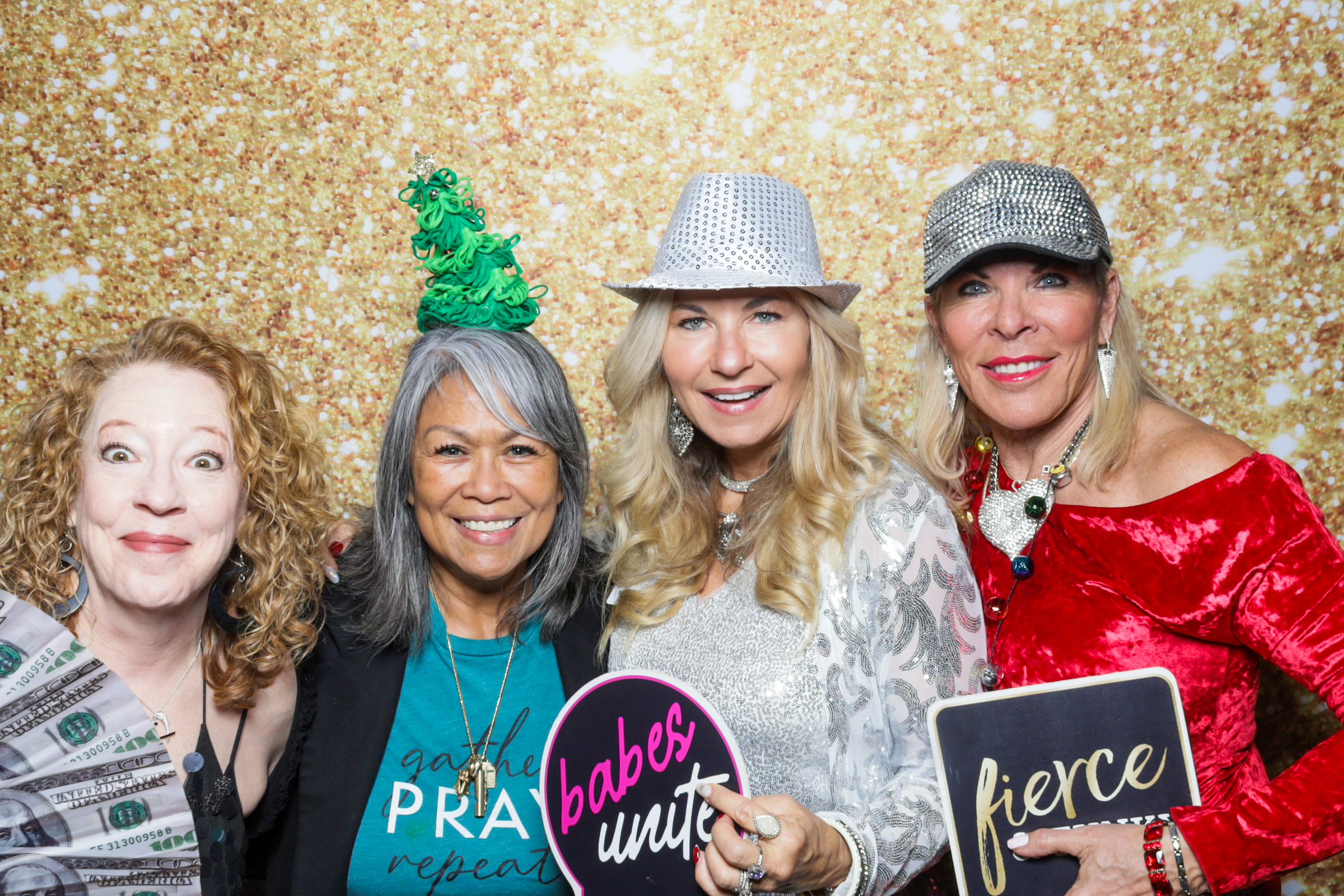 eWomen Holiday Extravaganza | View more photos from the event at v1.boothgallery.com/u/PhabPhotobooth/eWomen-Holiday-Extravaganza-2
