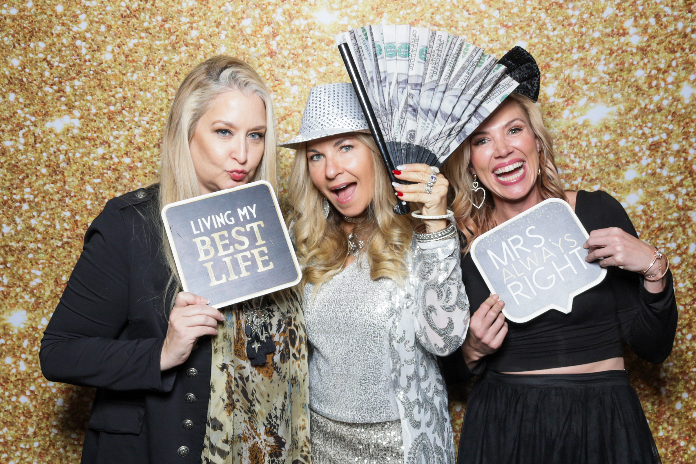 eWomen Holiday Extravaganza | View more photos from the event at v1.boothgallery.com/u/PhabPhotobooth/eWomen-Holiday-Extravaganza-2